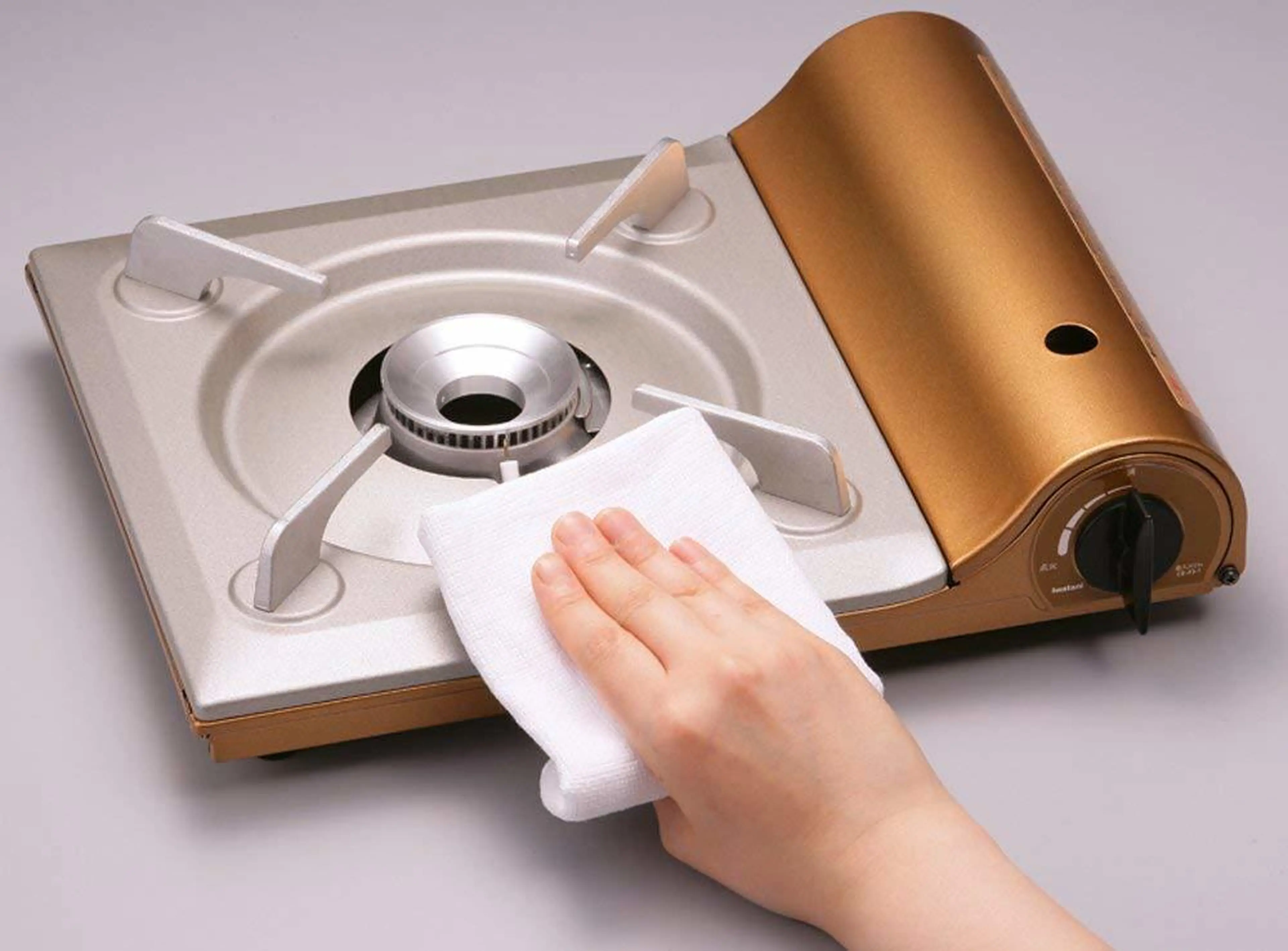 イワタニのカセットガスストーブを比較！快適な冬キャンプにおすすめ