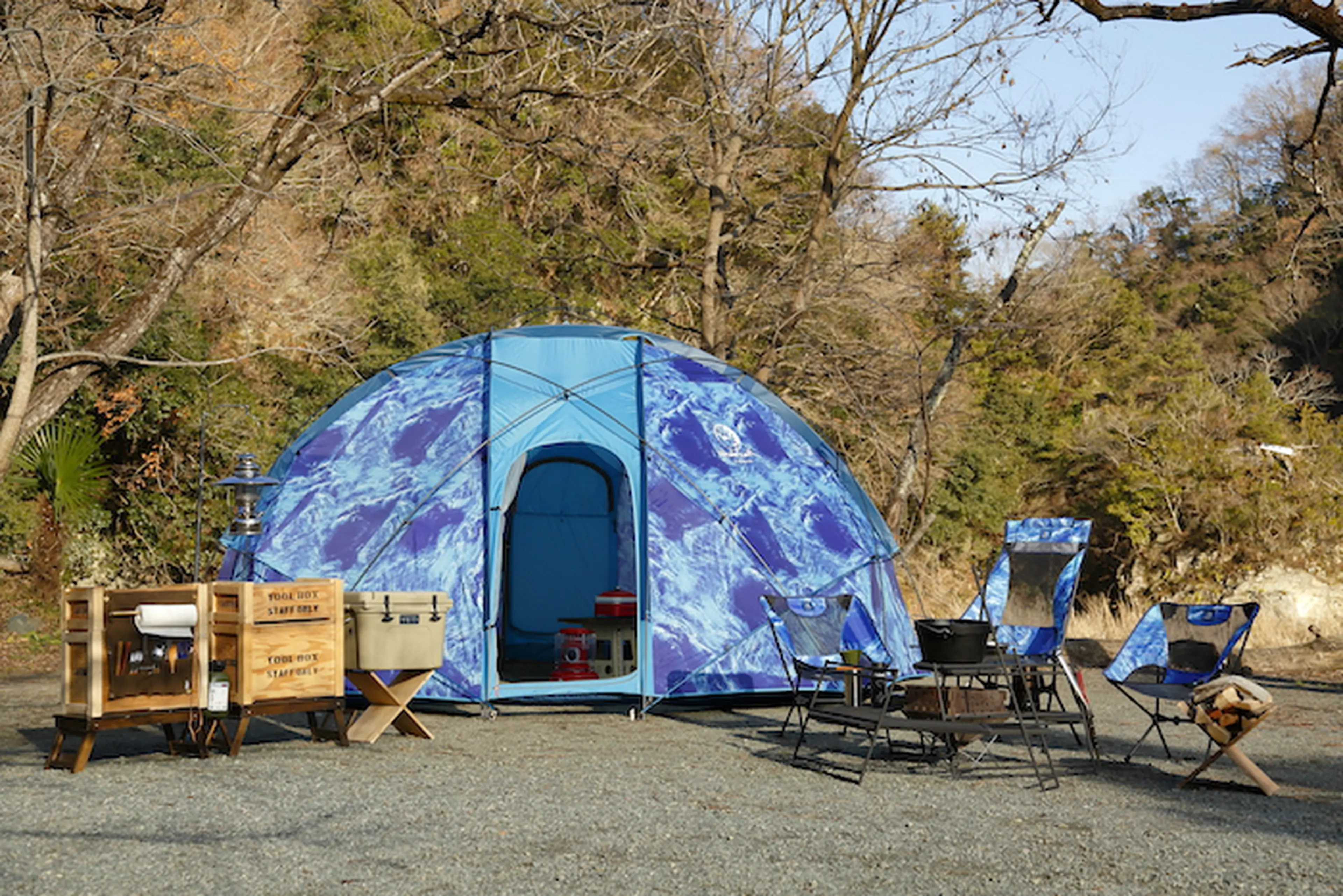 キャンプ場の視線を独り占め！FreeMANさんのこだわりアースカモサイト