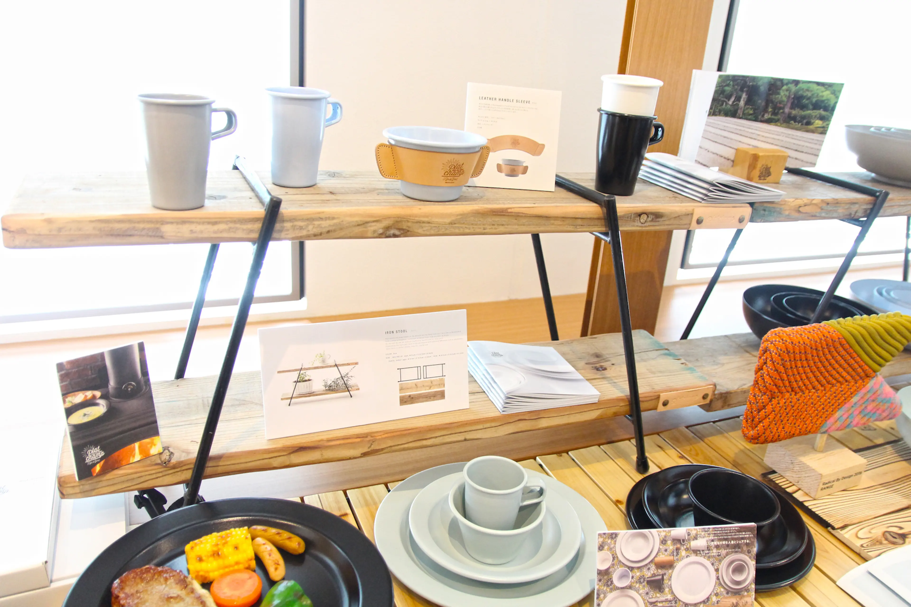 キャンプで使いたい！おしゃれカトラリー・ファニチャー満載の