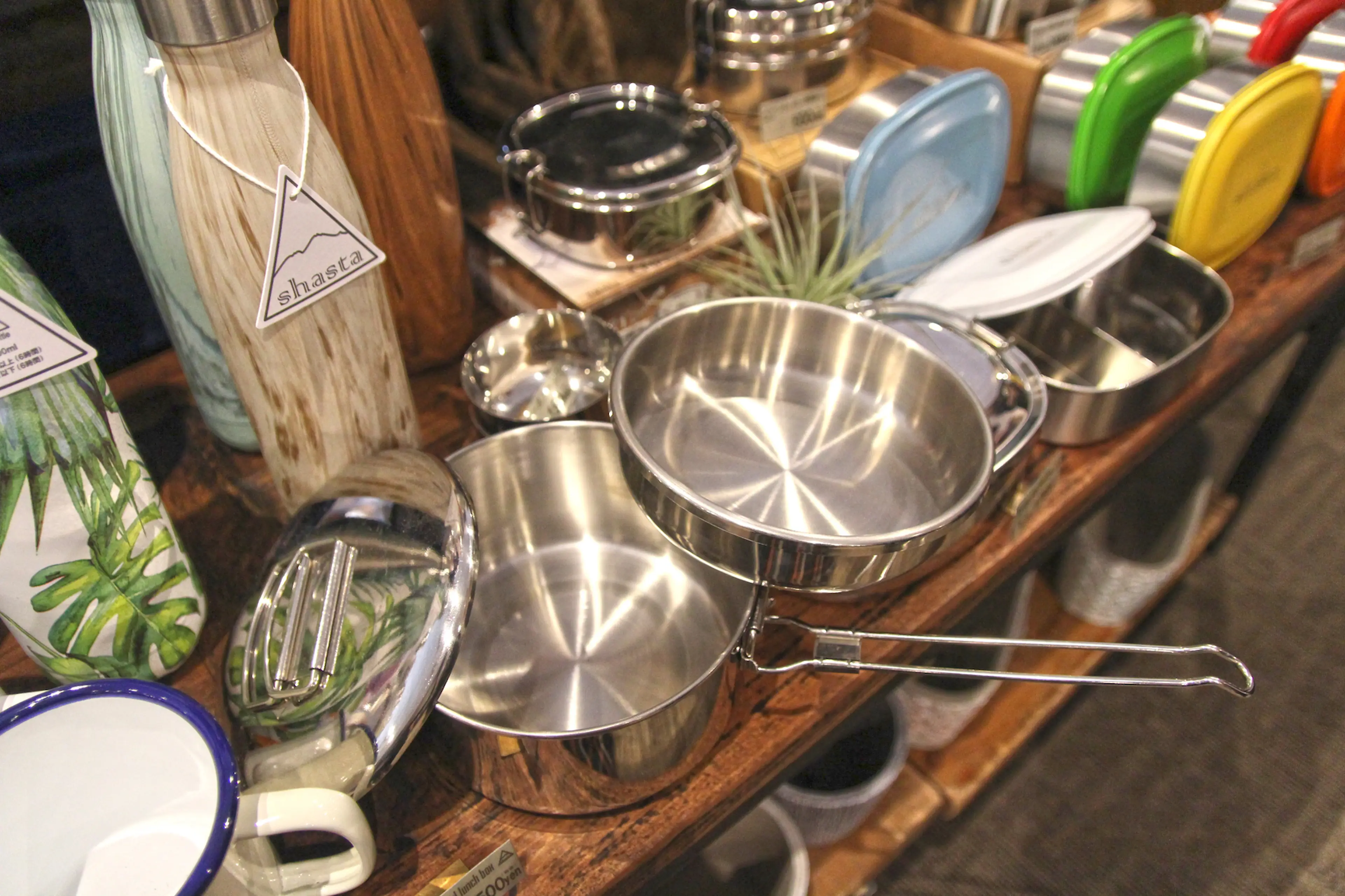 キャンプで使いたい！おしゃれカトラリー・ファニチャー満載の