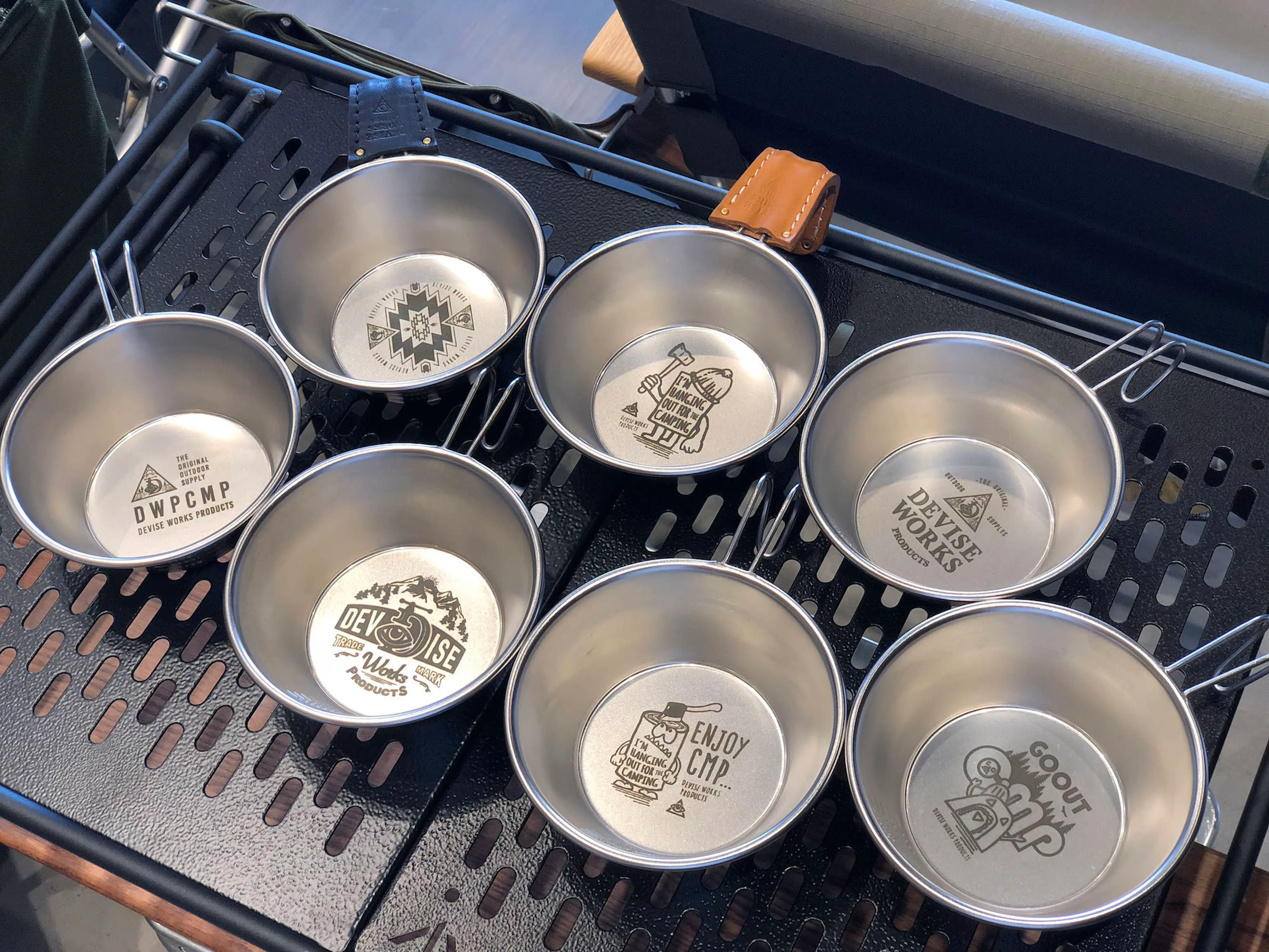 取材】アウトドアショップ「デバイスワークス」は、大人の男心を