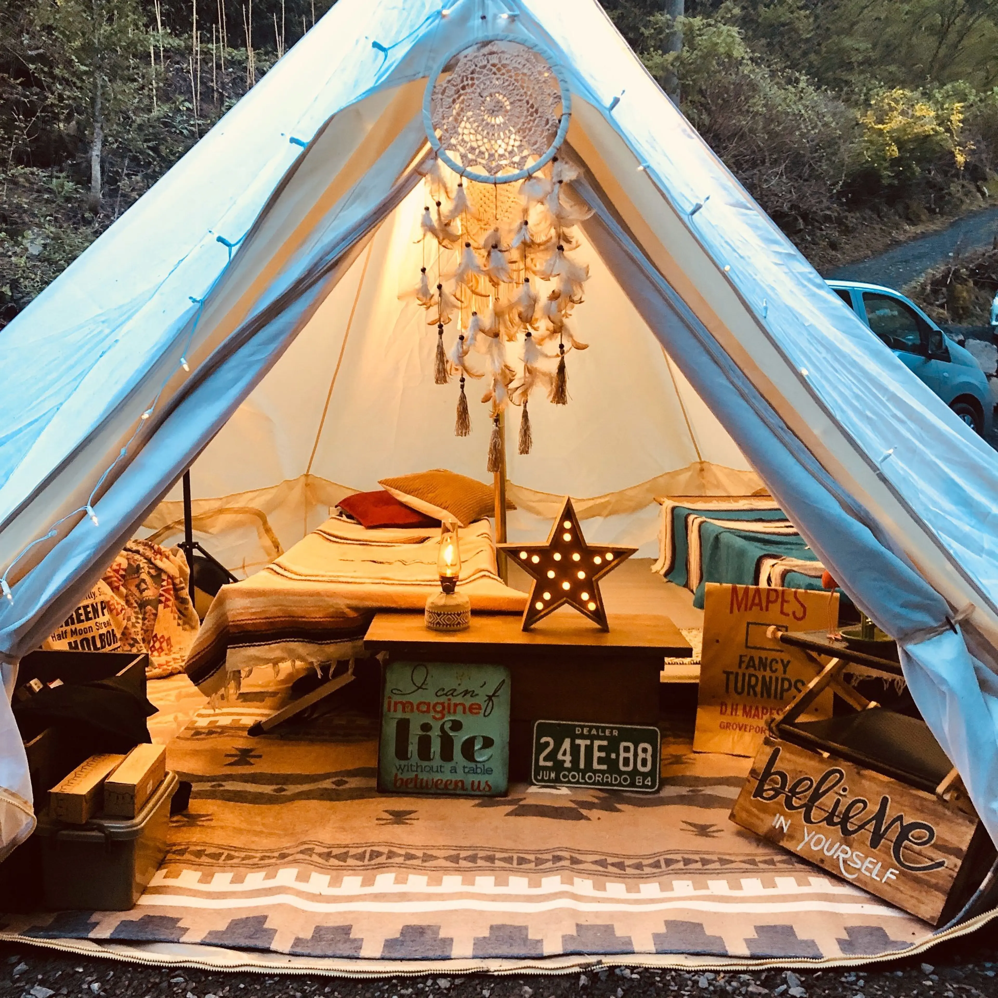 東京の隠れた秘境！直火OKの「大岳キャンプ場」で巨大燻製ベーコンを