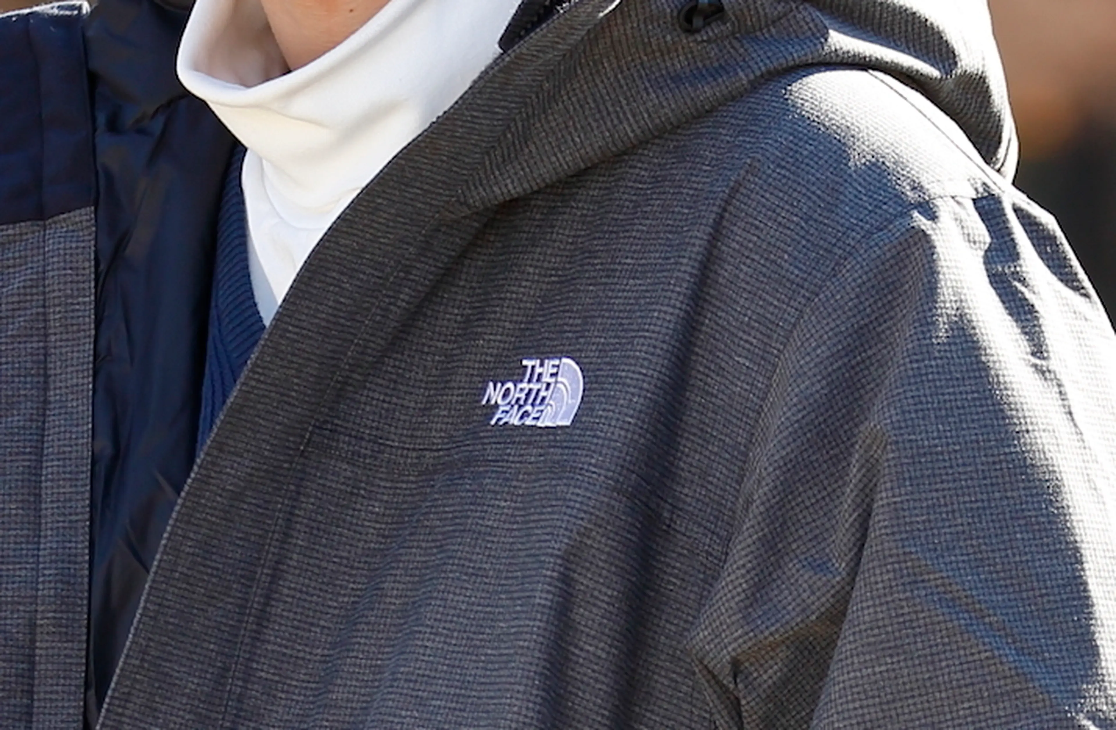 冬のおでかけも快適！多機能なのに街着でもキマるアウトドアアウター