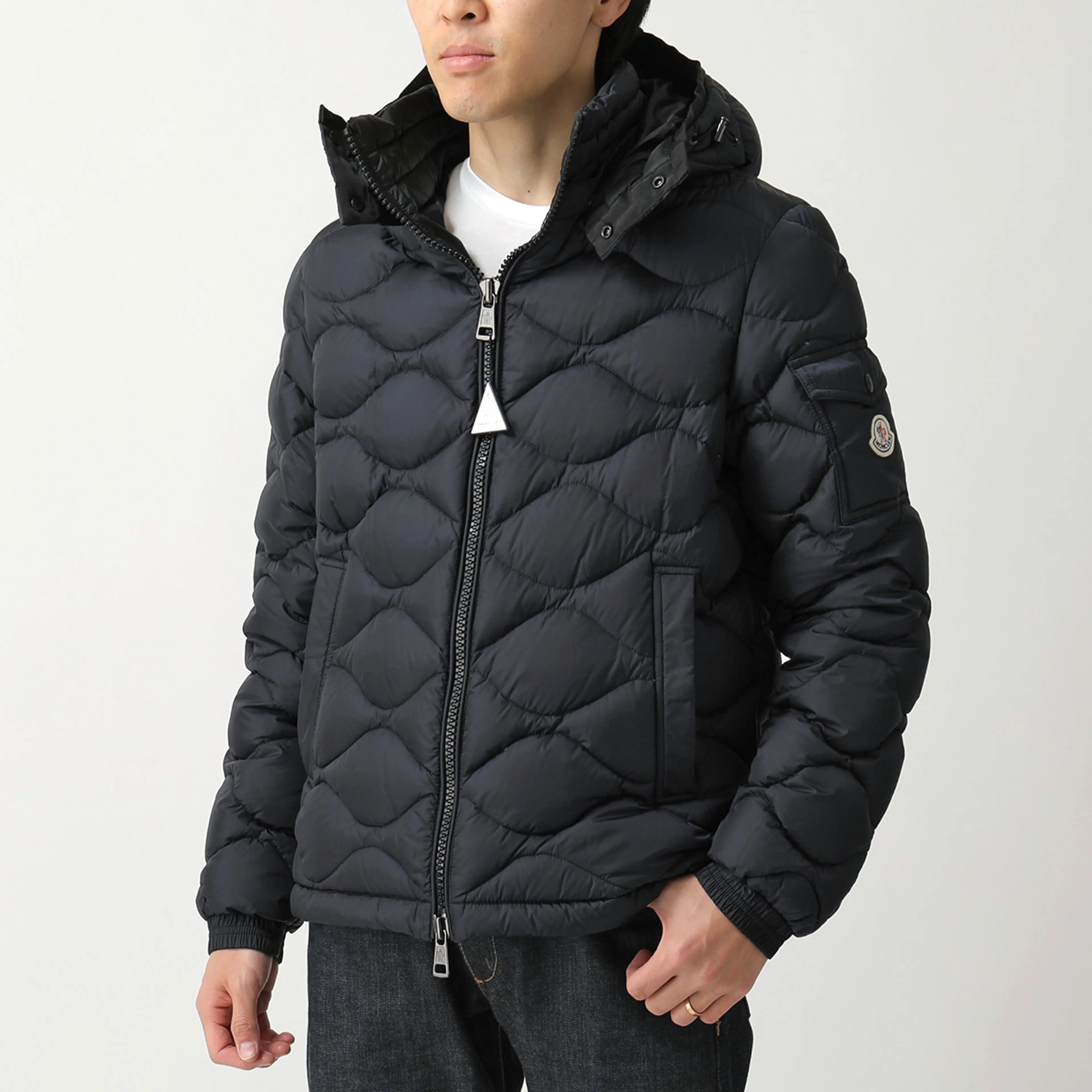 MONCLER ダウンベスト✴︎カモフラ　size 3 薄手　迷彩　軽い　店で8万 MONCLER ダウンベスト✴︎カモフラ size 3 薄手 迷彩 軽い 店で8