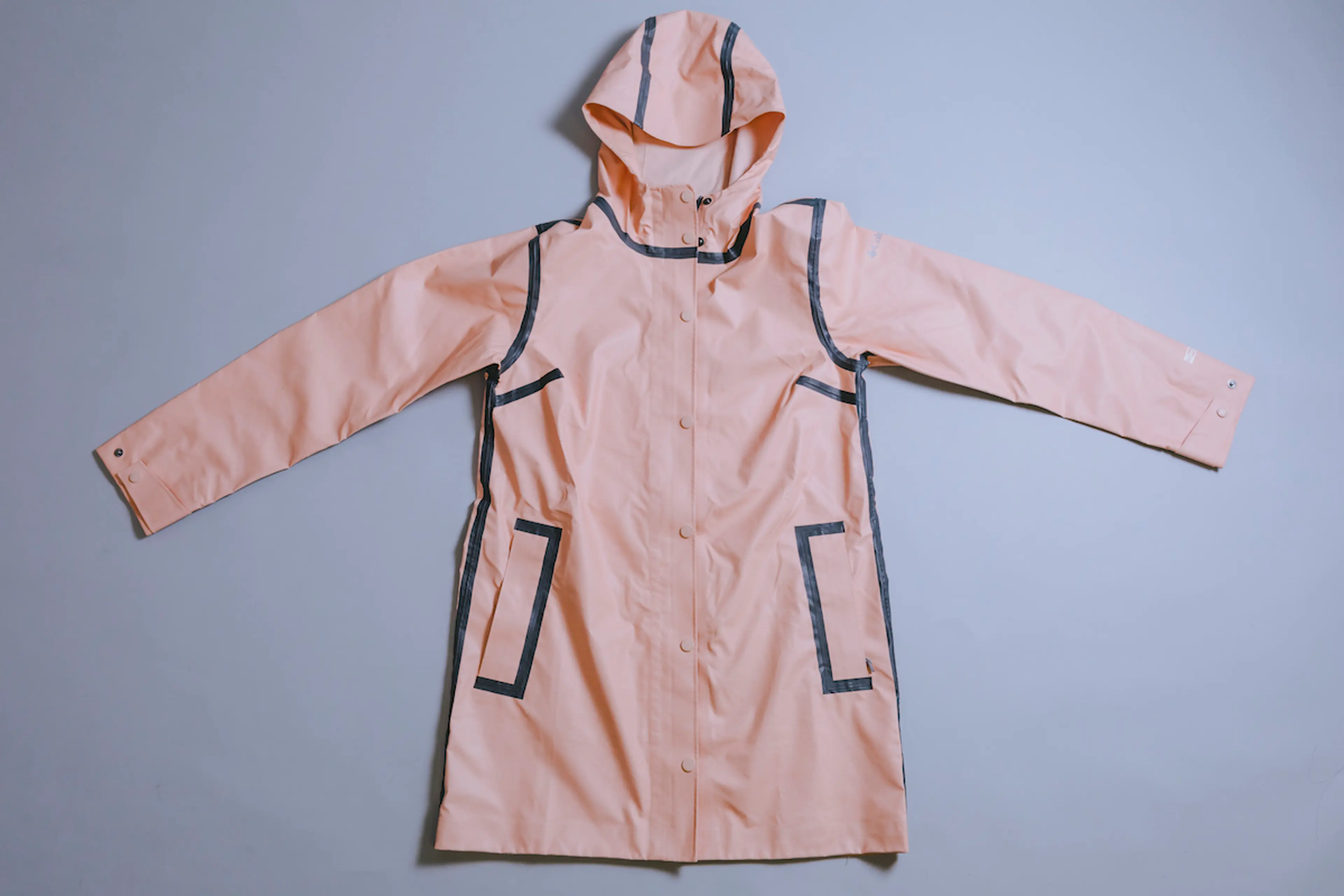 アウトドアと街中のボーダレス化が加速！今季ウィメンズのレインウェア