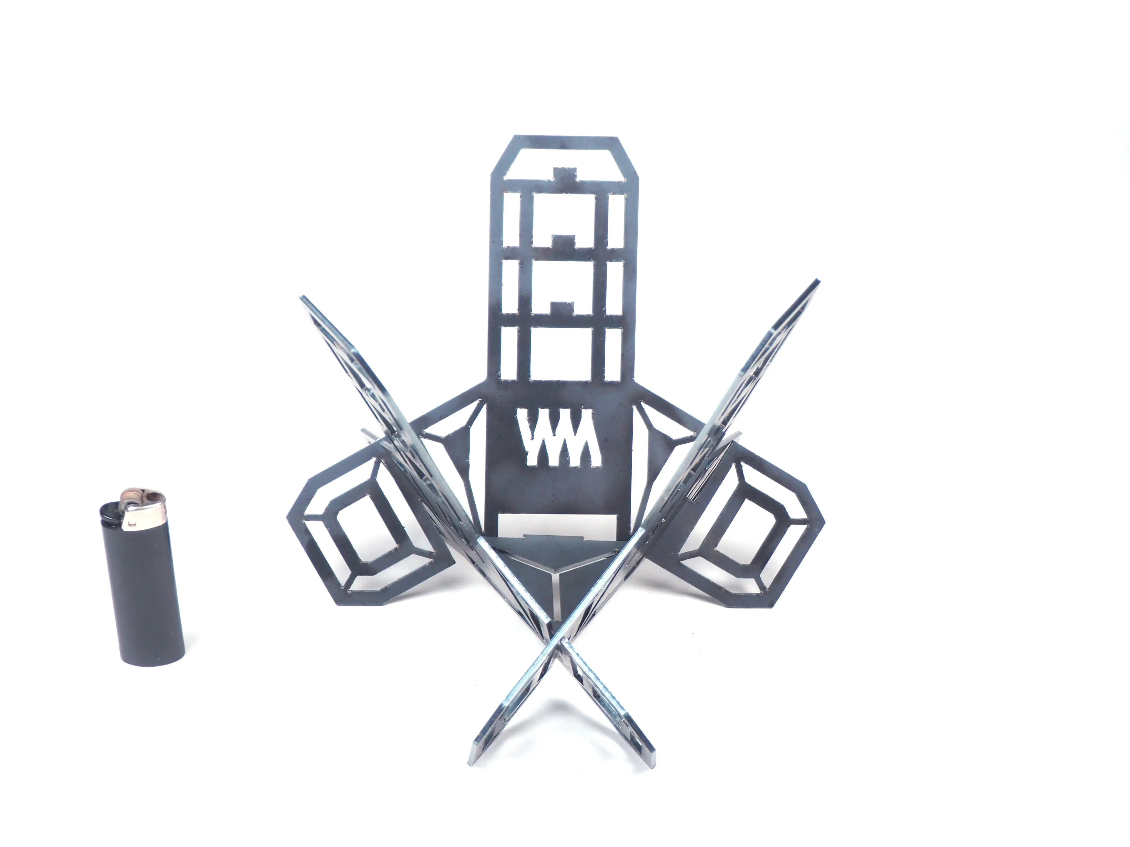 新生ガレージブランドの衝撃デビュー作！直火感覚の焚き火台「Takibi