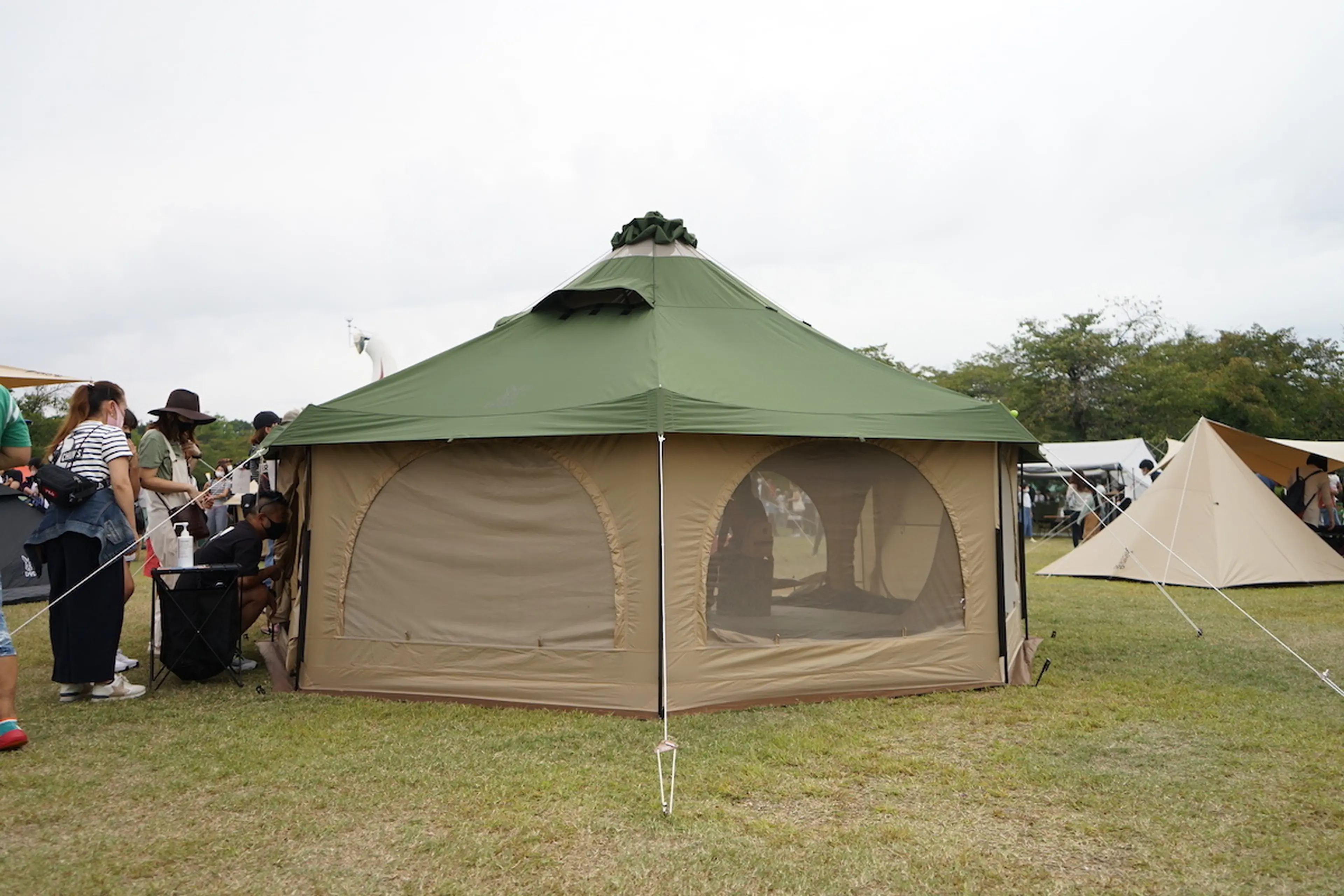 カーキ アウトドア DODタケノコテント2