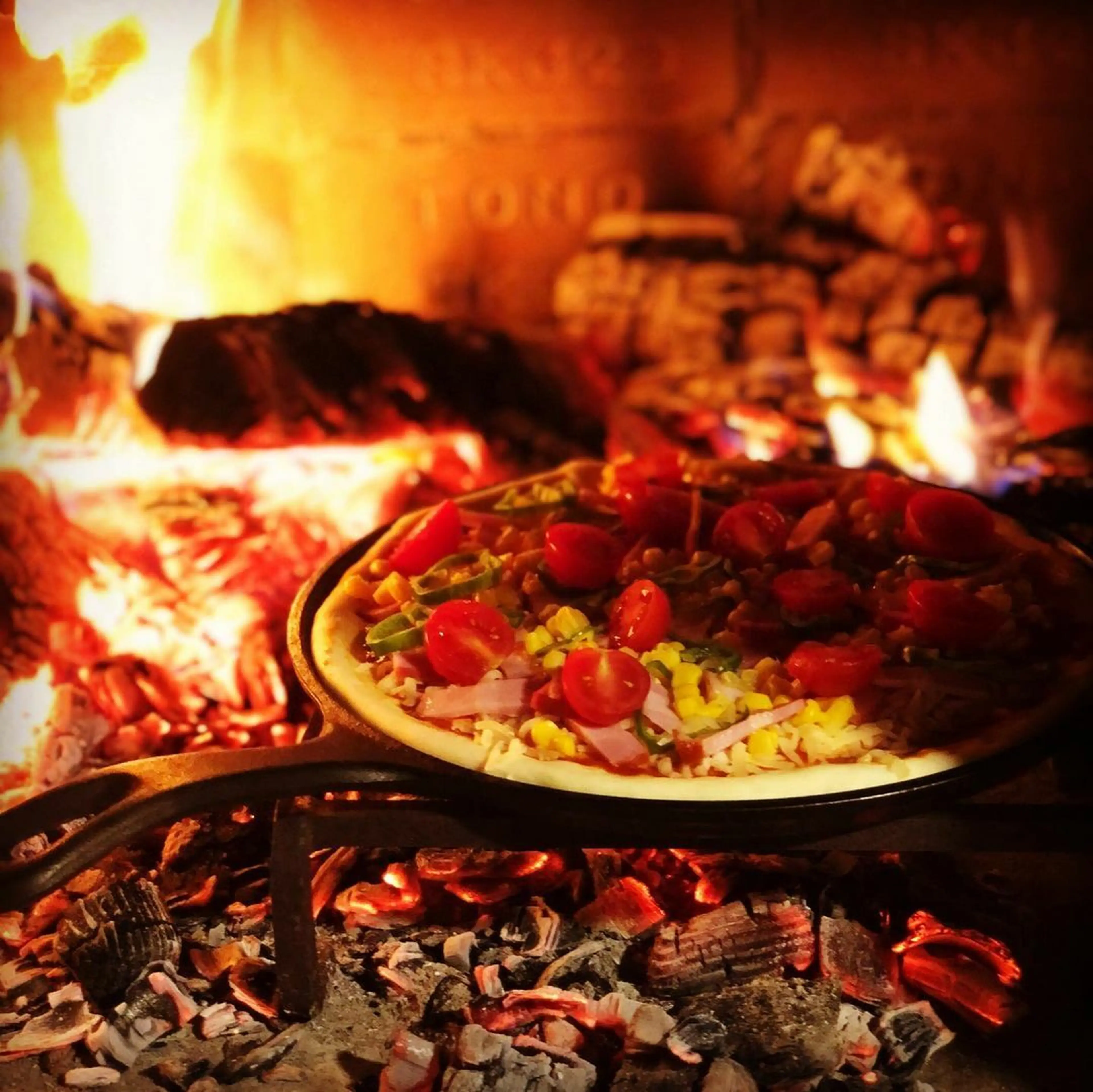 キャンプでピザが熱い！おすすめレシピとBBQグリルで使えるピザ窯