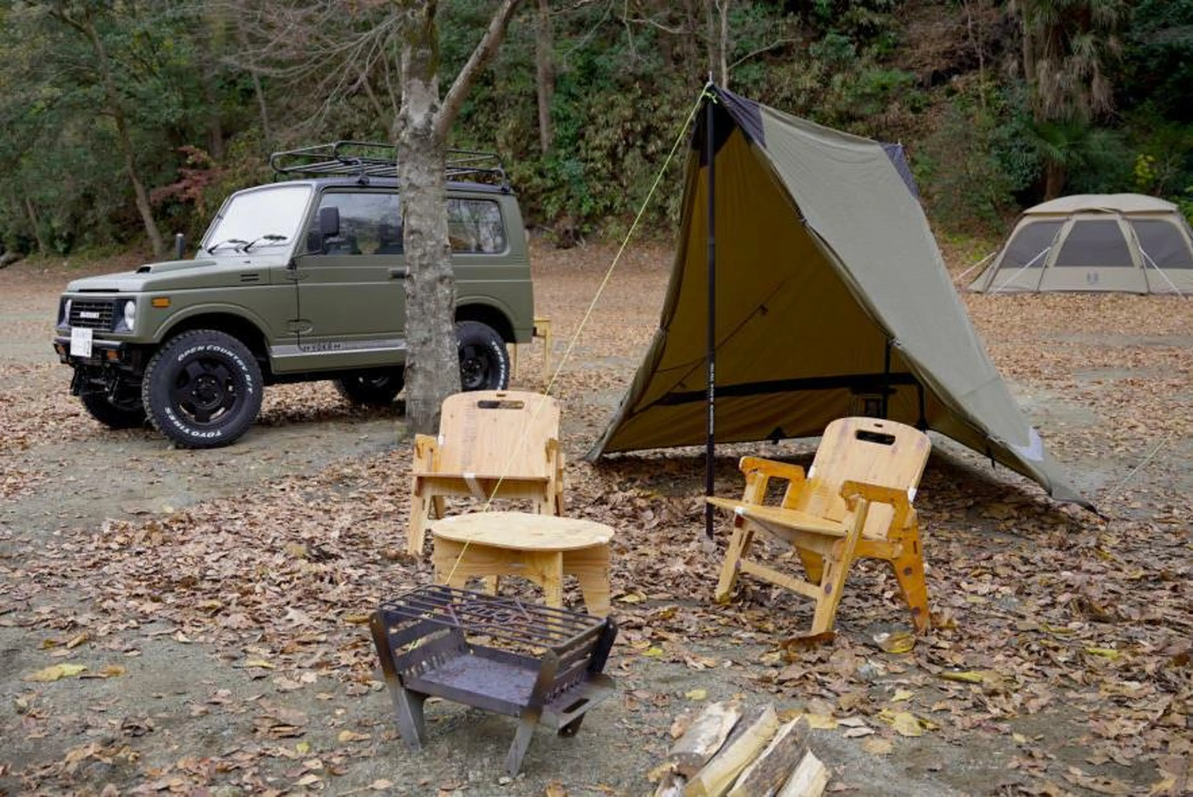 アウトドアブランドYOKAから、変幻自在のタープ2商品！ダークカーキの