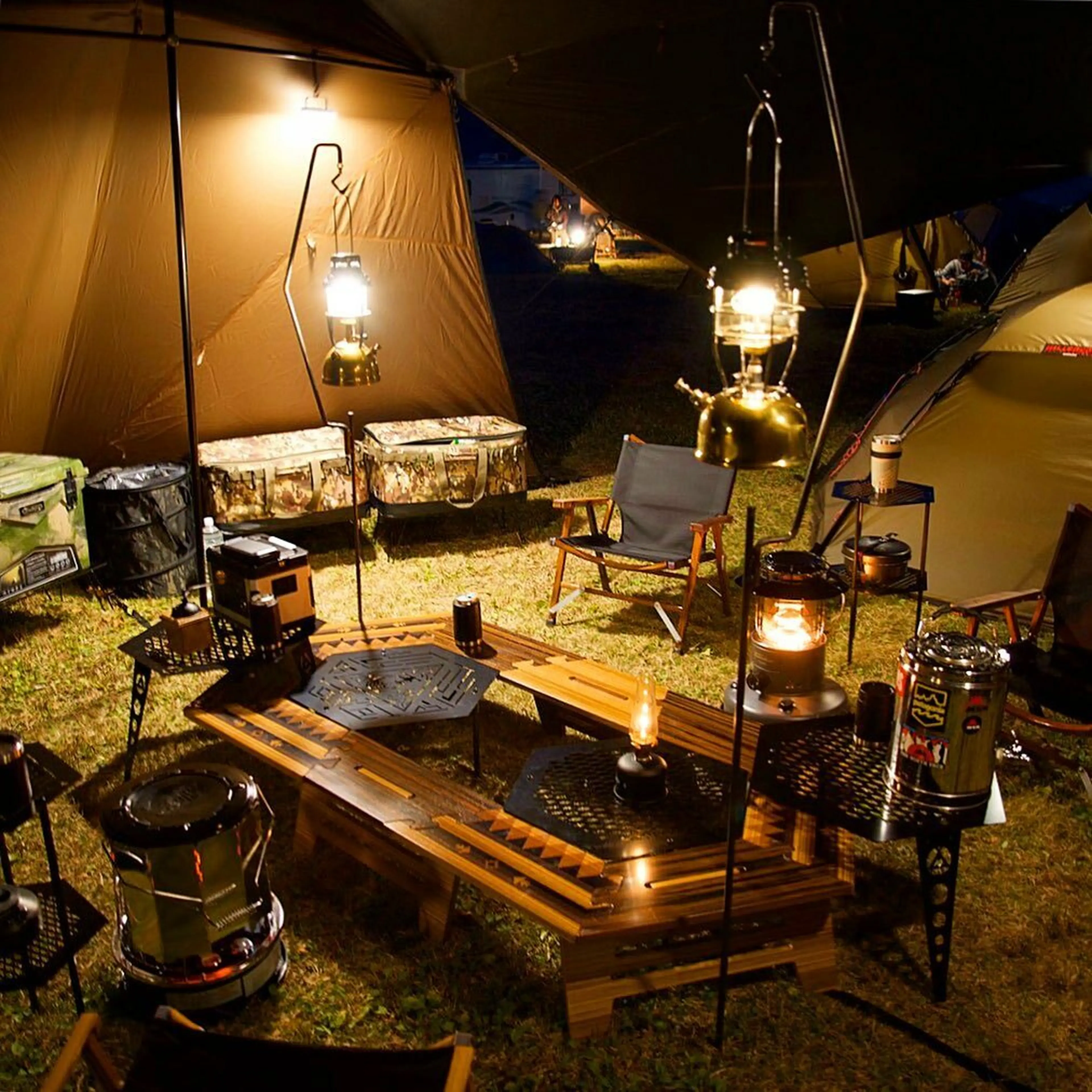 キャンプの輪】仲間に恵まれたキャンパーの流行に流されない快適