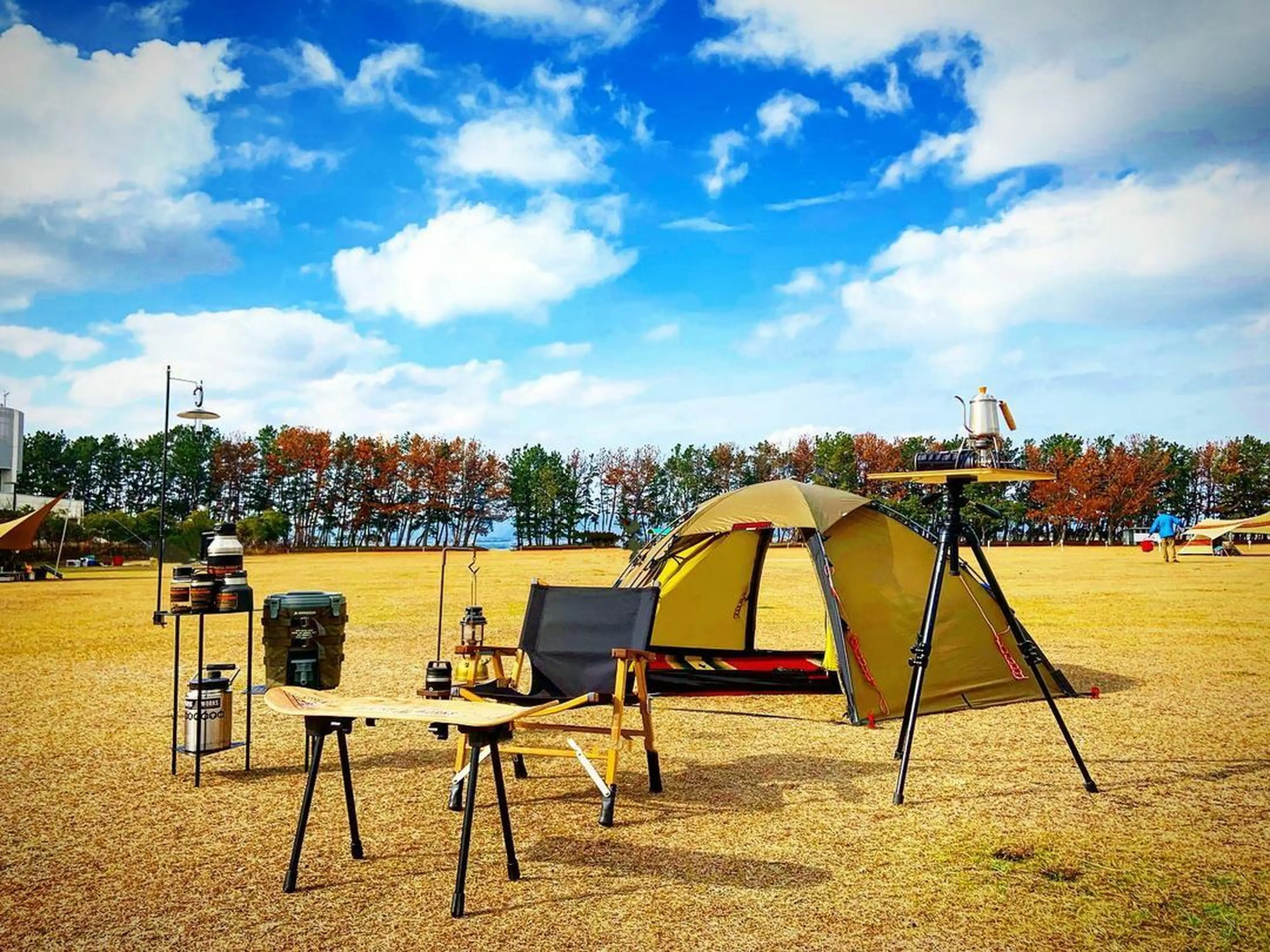 キャンプの輪】仲間に恵まれたキャンパーの流行に流されない快適