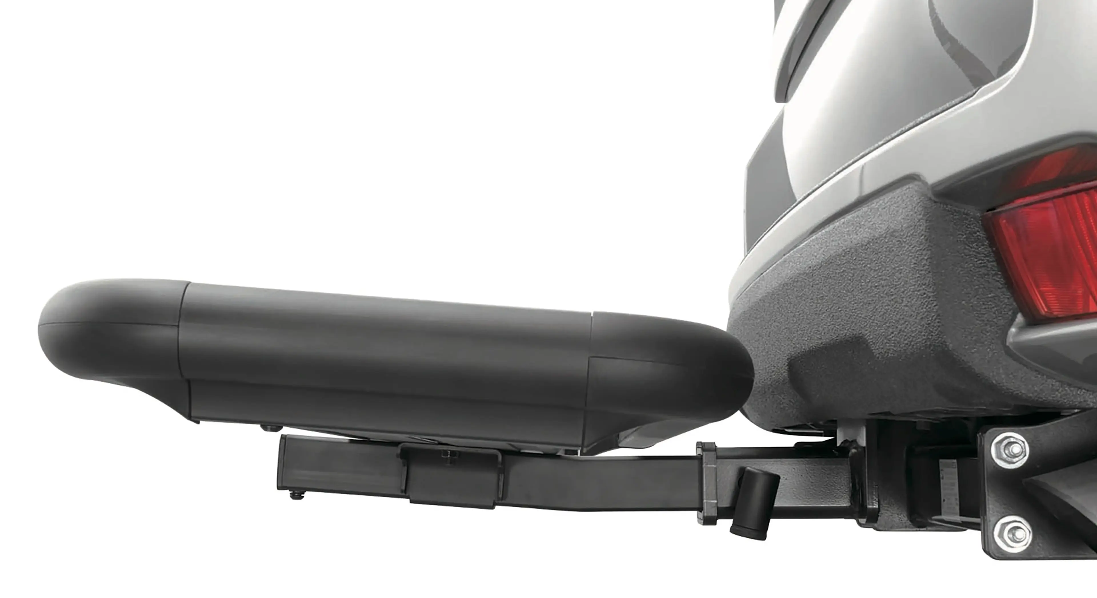 車の後部に取り付ける「ヒッチキャリア」で積載上手！国内メーカー参入