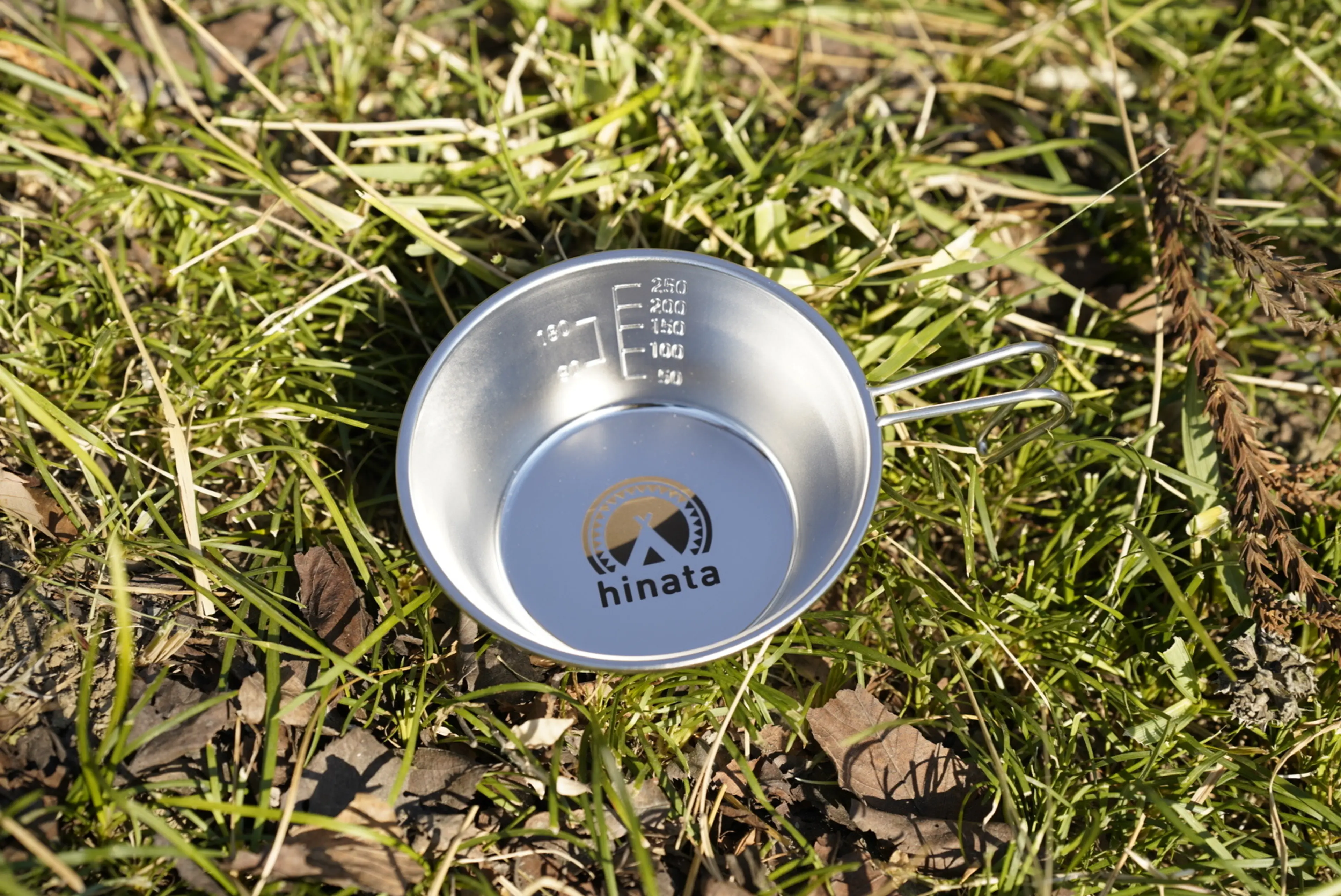 キャンプの相棒「シェラカップ」は、テント△印でいこう。hinata