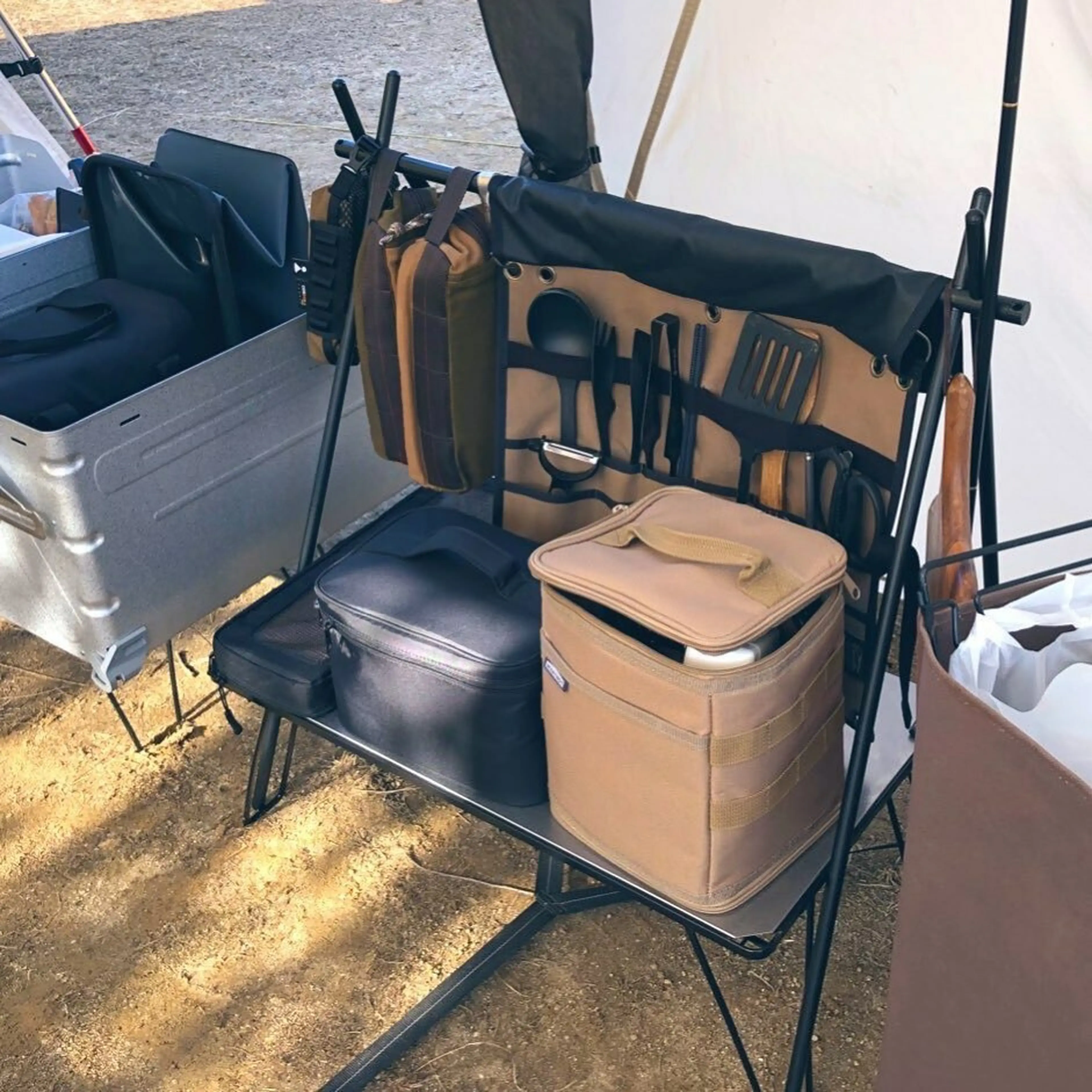 アレンジでさらに便利に！ユニフレームの名品フィールドラック7変化