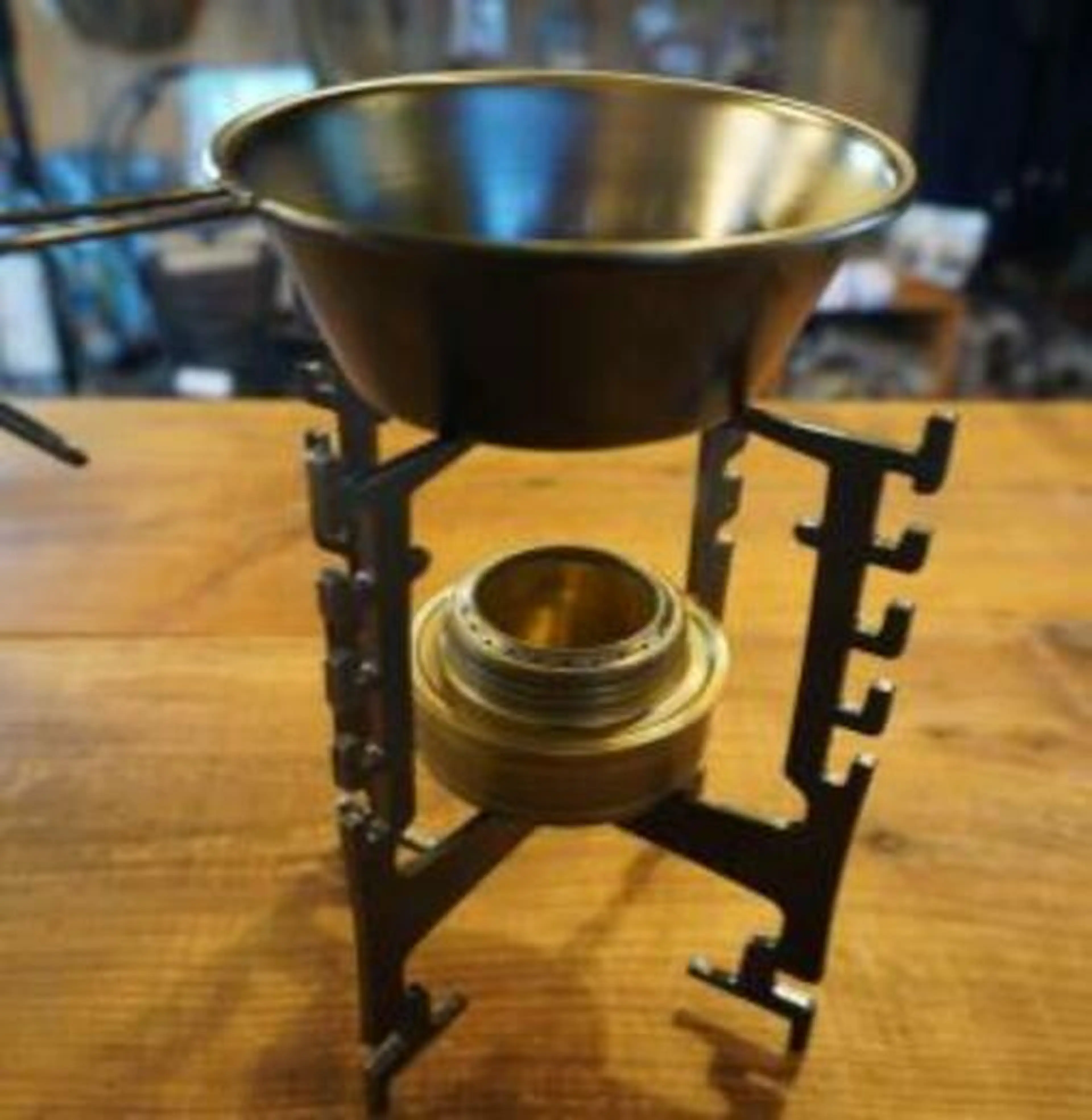 トリパスプロダクツから画期的な五徳が登場。「JAM METAL#001」で