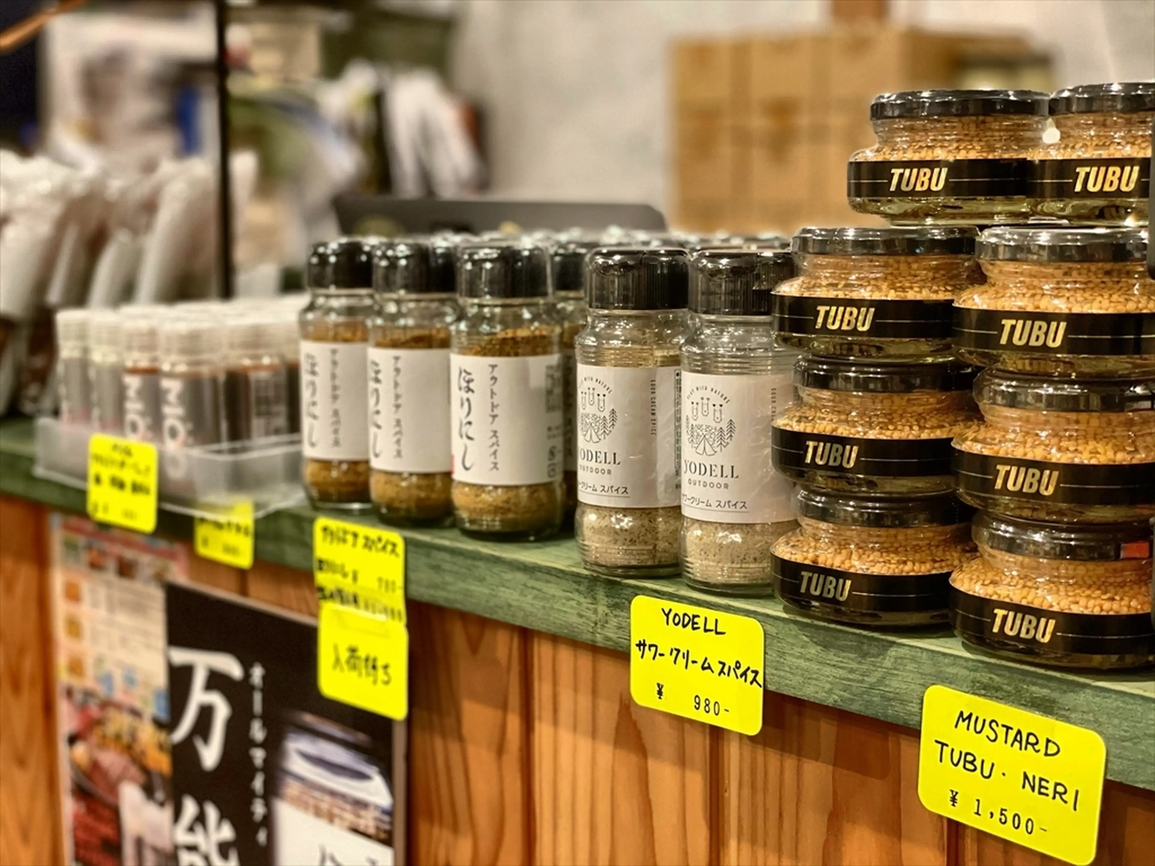 平日も客足が途絶えない名店「キャンプヒルズ」。その意外な人気
