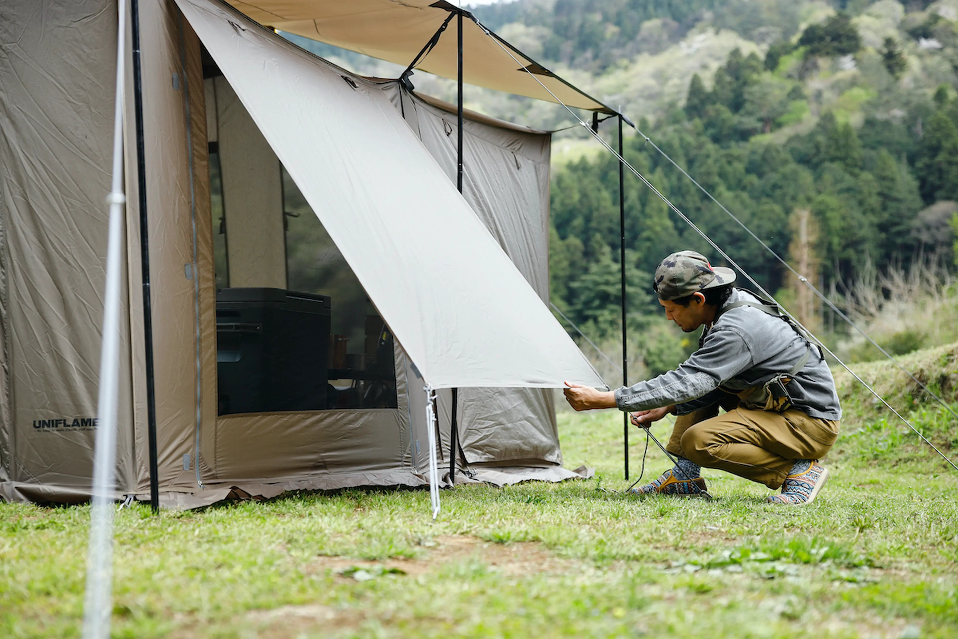 ユニフレーム新作「正方形シェルター」で快適ファミリーキャンプ