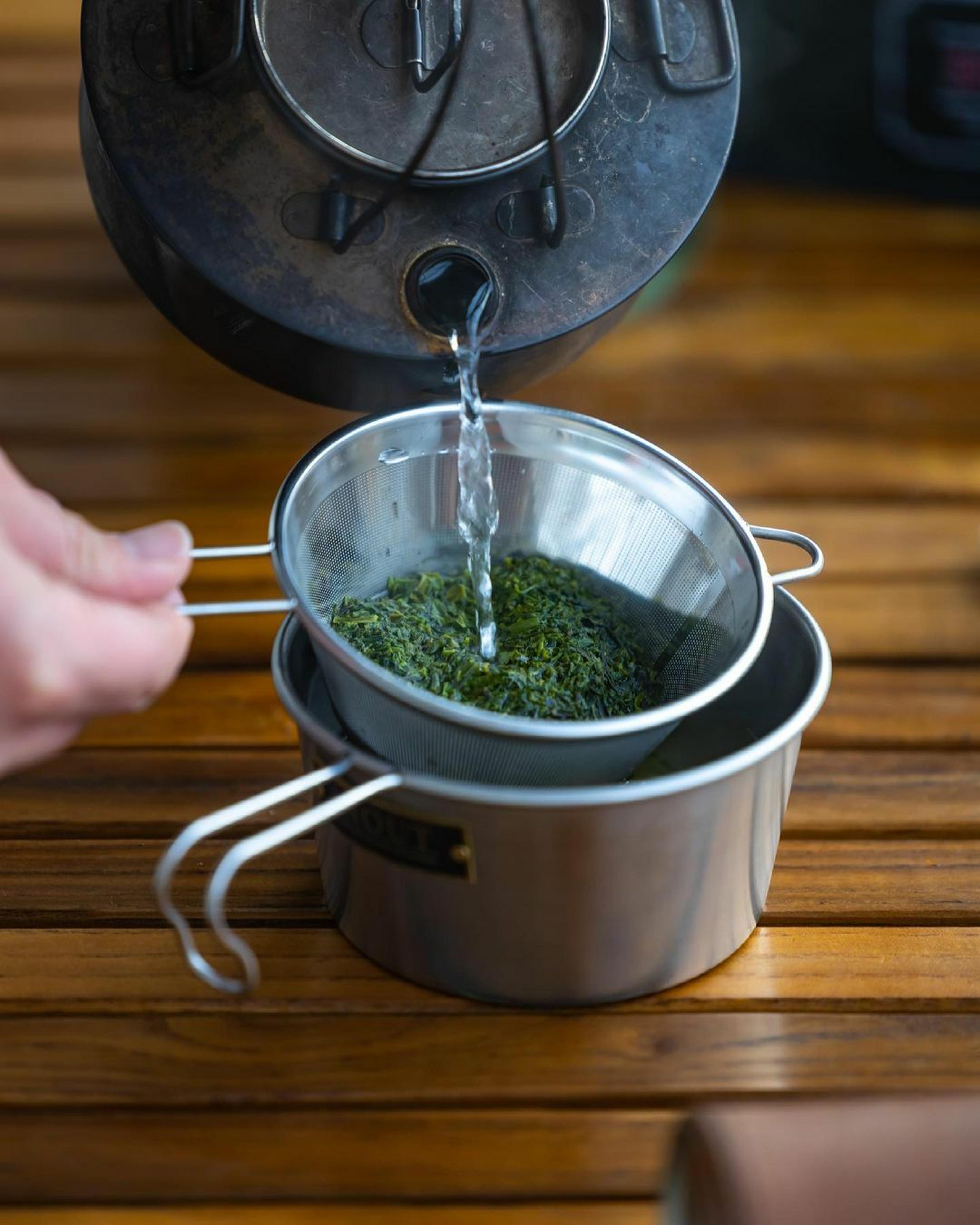 世界初の「シェラカップ型茶こし」！キャンプ好きの製茶会社社長が開発 