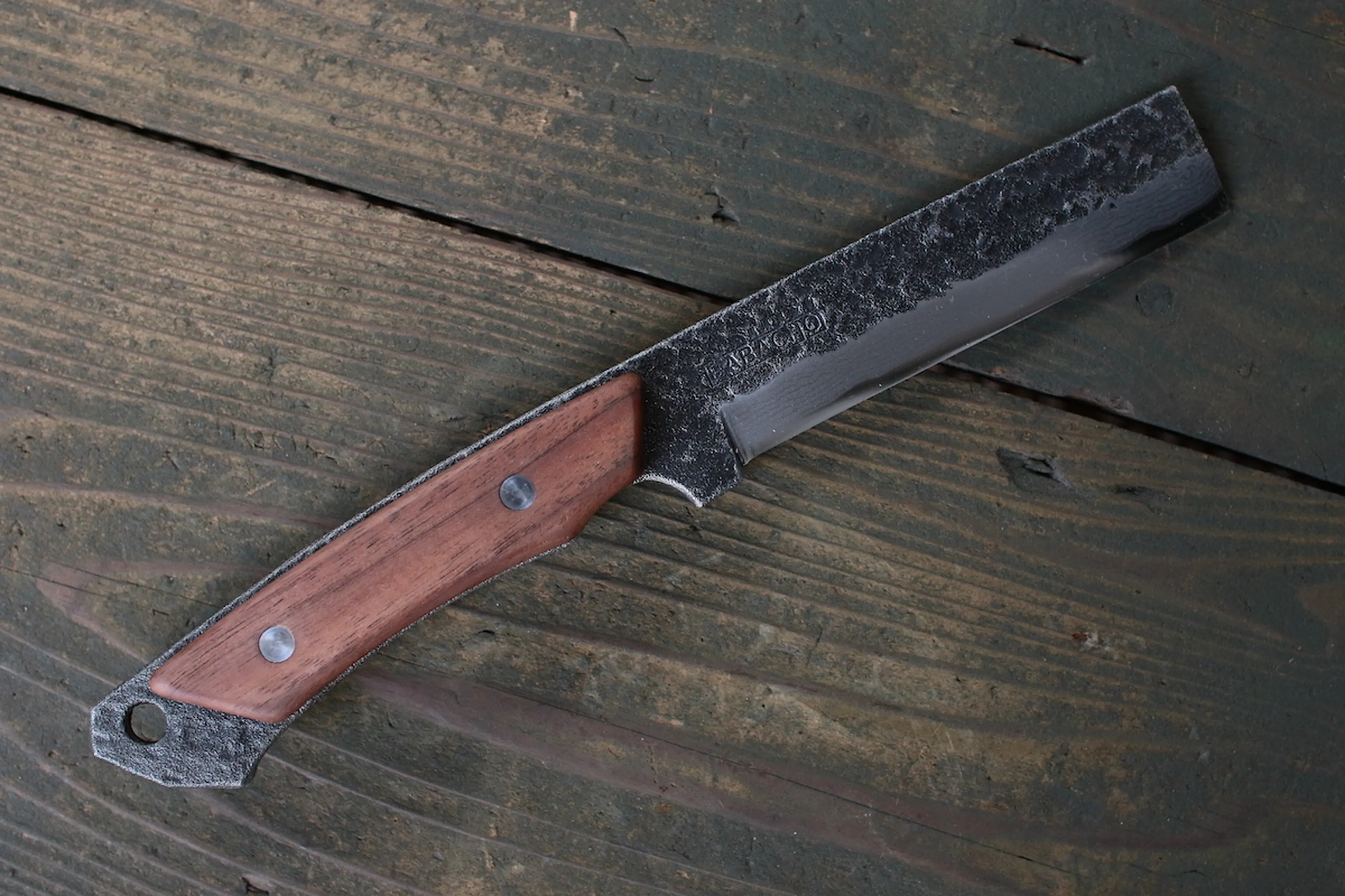 コロンビア セイバー Columbia Saber シースナイフ BABACHO 多喜火鉈 ナタ 薪割り バトニング ナイフ 薪割り キャンプ 限定】BABACHOの多喜火鉈に堅牢優美な新作。刃先模様で焚き火に差が
