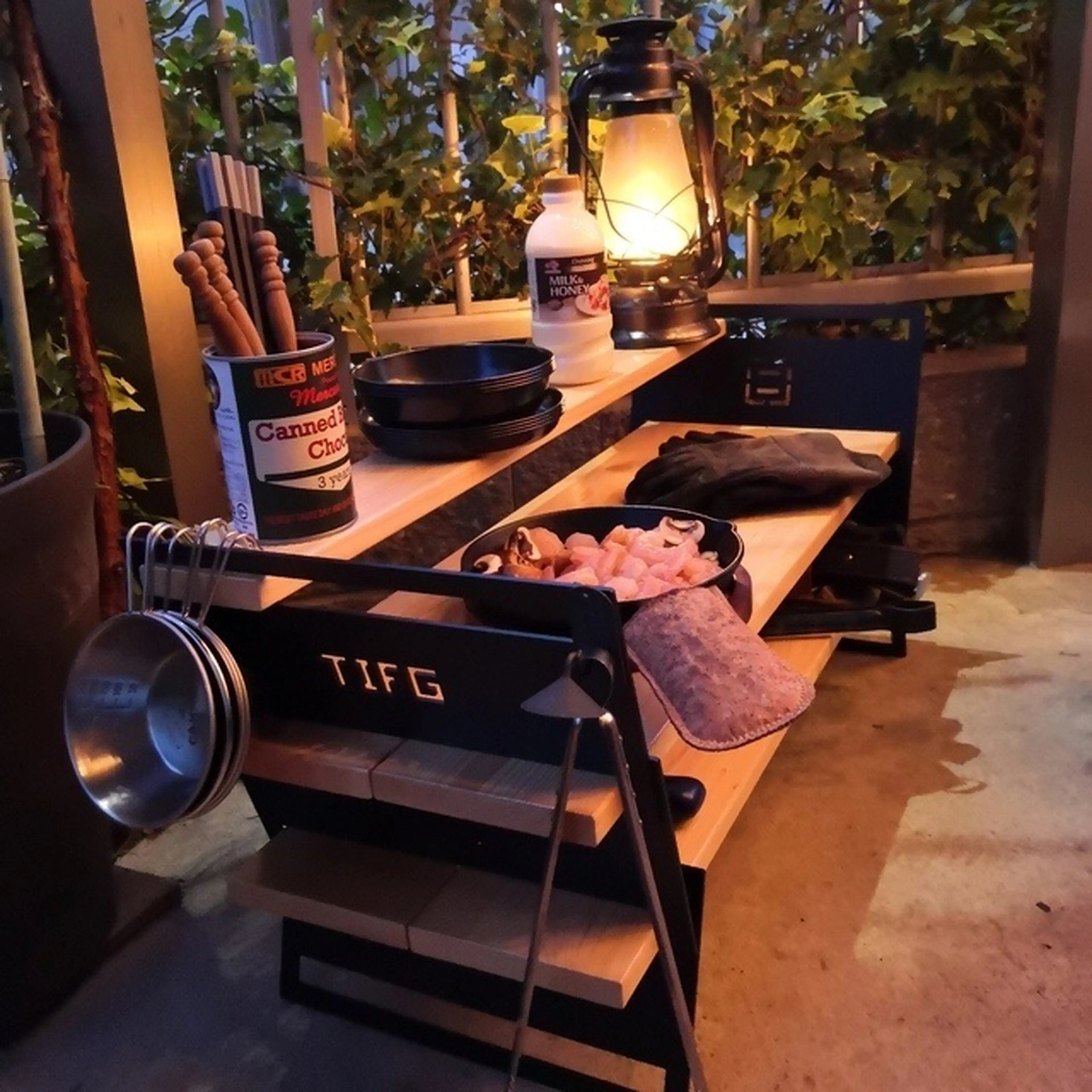 アレンジ自在の鉄板テーブルレッグ「鉄の足plate」！早くも