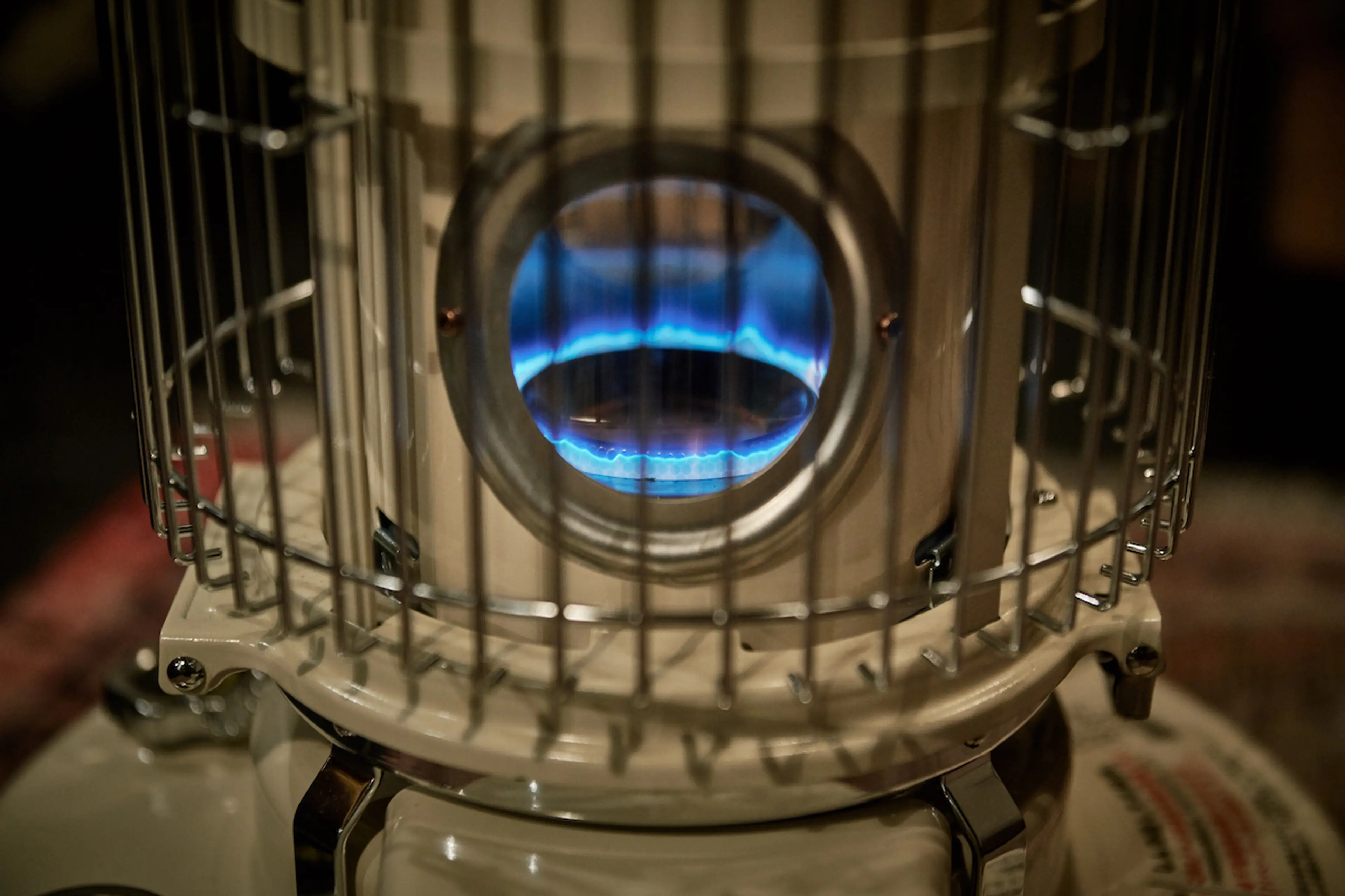 2017年制　アラジン　ストーブ　ブルーフレーム　灯油　キャンプ　アウトドア アラジンのストーブで冬キャンプに挑戦！徹底取材で判明した「ブルー