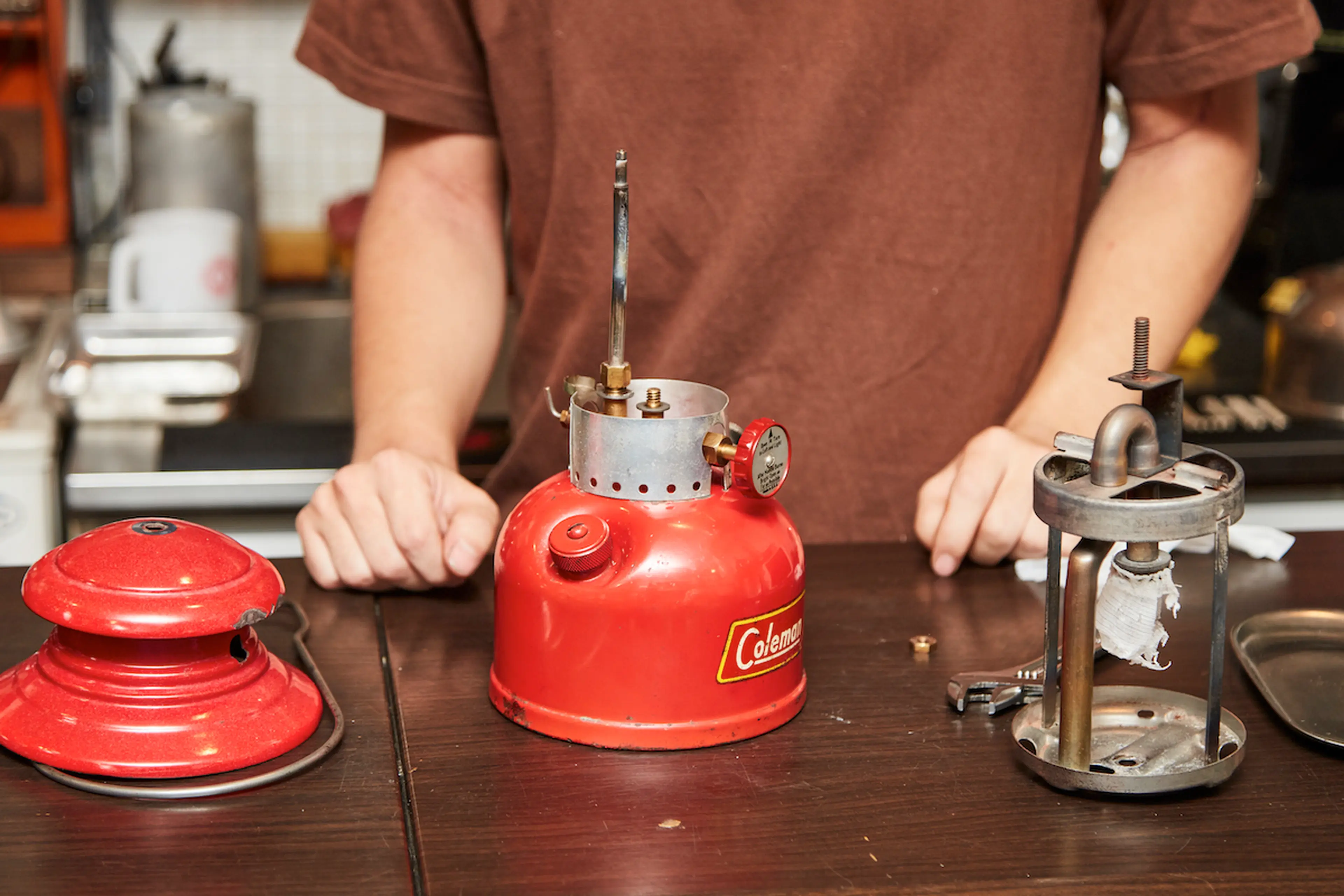 ビンテージランタン　マントル　バタフライ　廃盤品 Coleman シングルマントル レッド ランタン 200A 1976年9月製 入荷しま