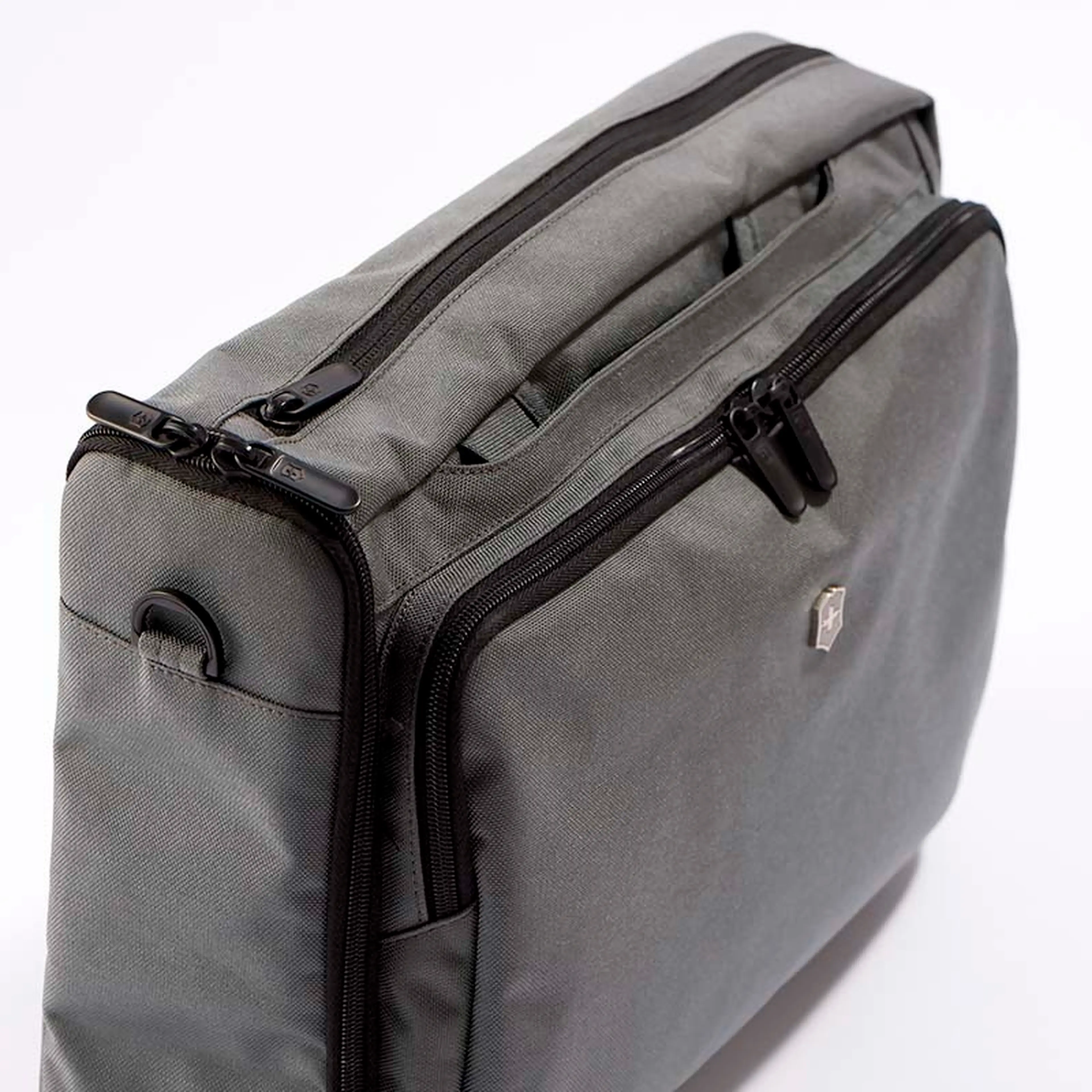 ビクトリノックスのバッグ9選！ビジネスからアウトドアまで使えます