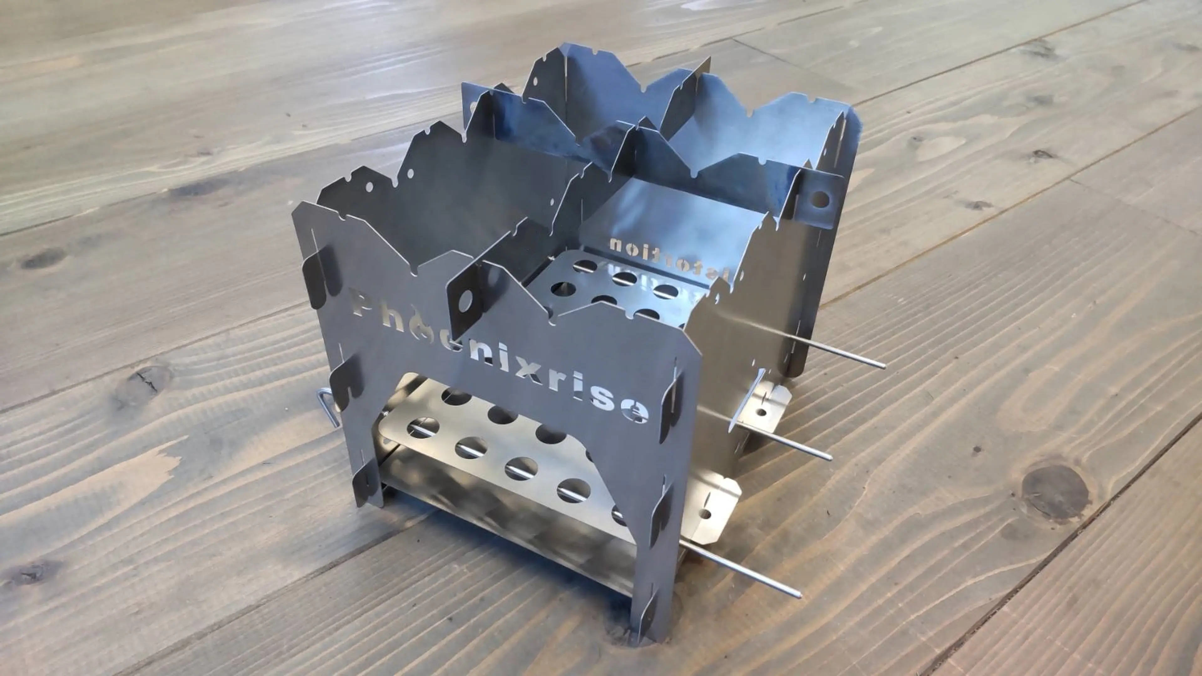 新作の焚き火台は、軽量チタン製のソロ・ツーリング向け！新鋭