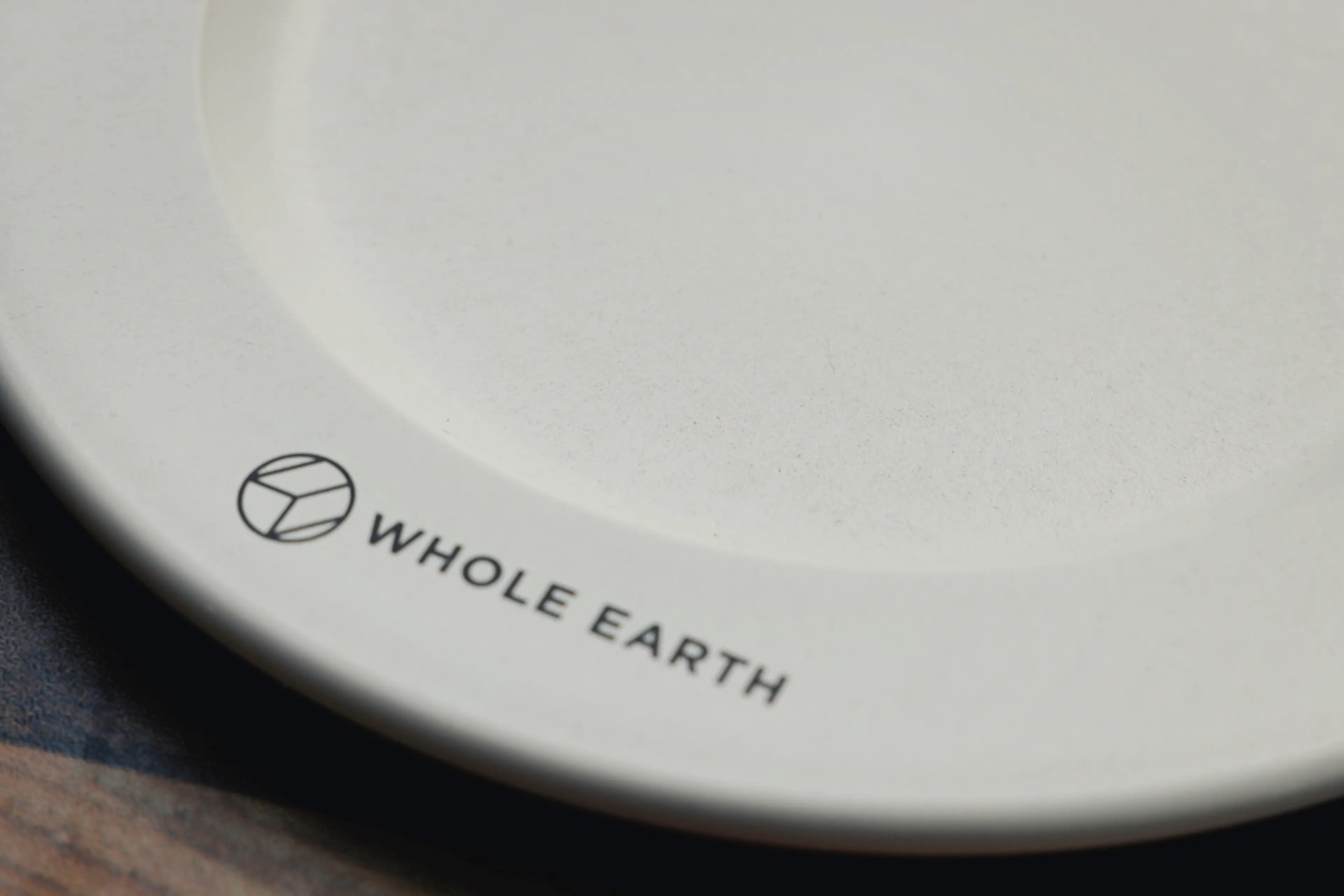キャンプ食器の新定番。ヒノキを使った新世代プラスチックのキッチン 