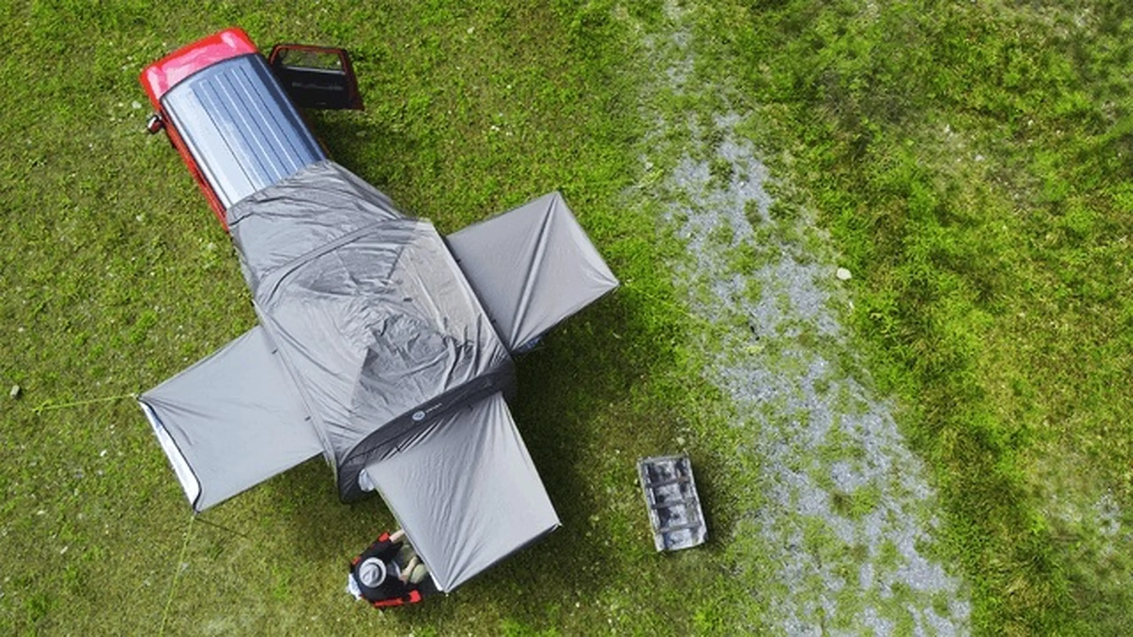 5分で快適空間が完成！車とテントを一体化する「Carlock(カーロック