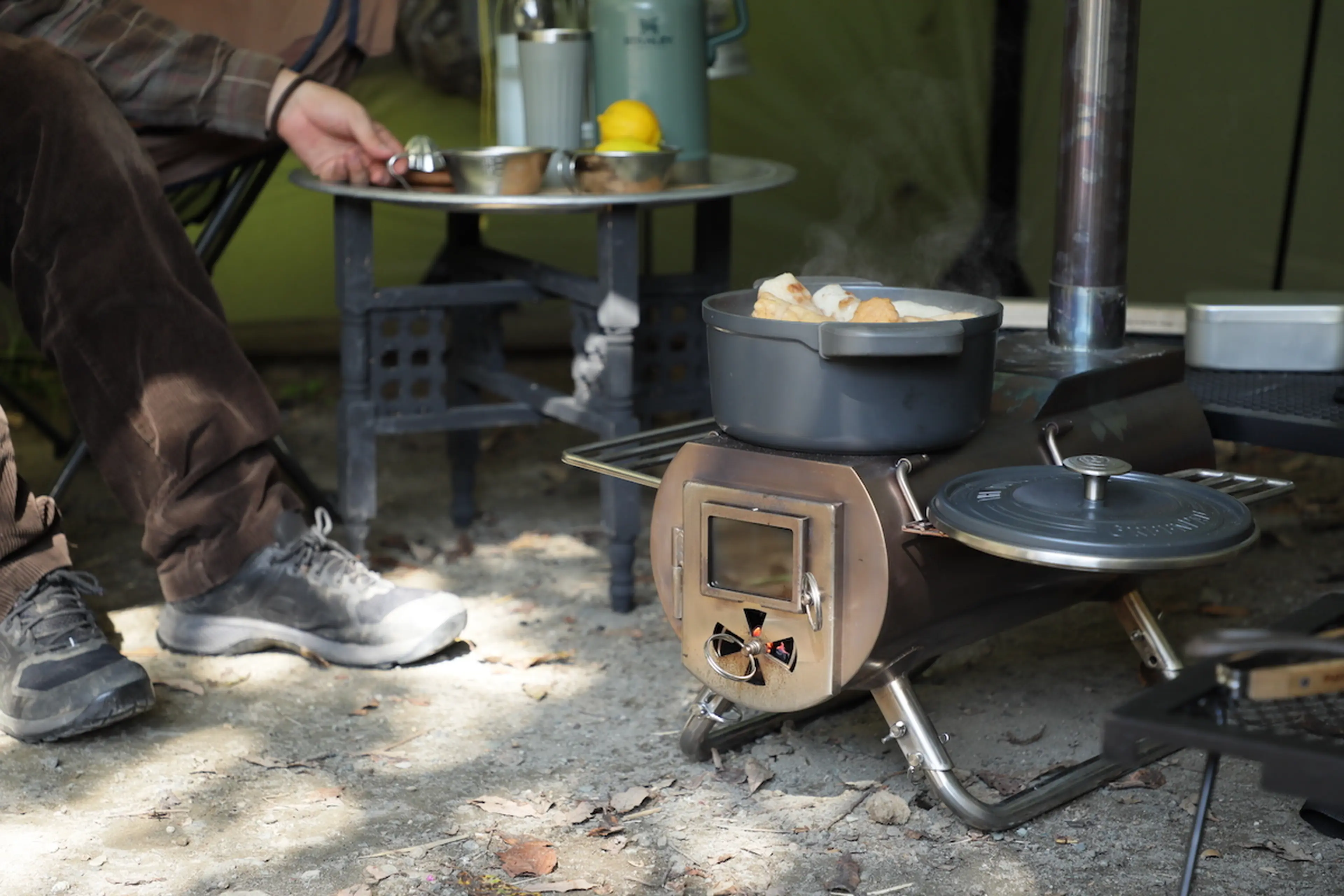 冬キャンプが快楽に変わる！」薪ストーブの選び方。寒さとの攻防戦が