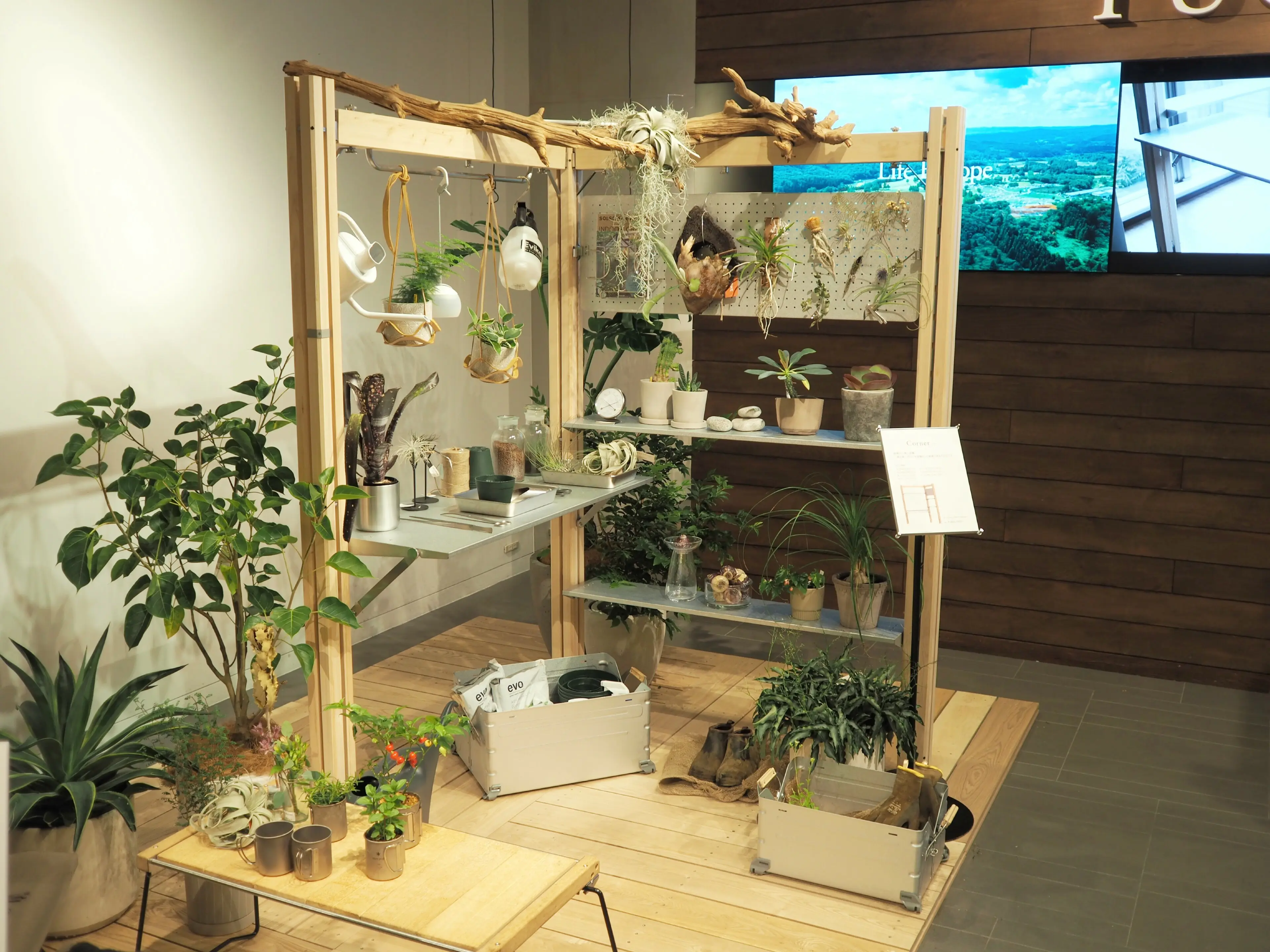 スノーピーク初の家具シリーズ「TUGUCA」が登場！アウトドアで培った