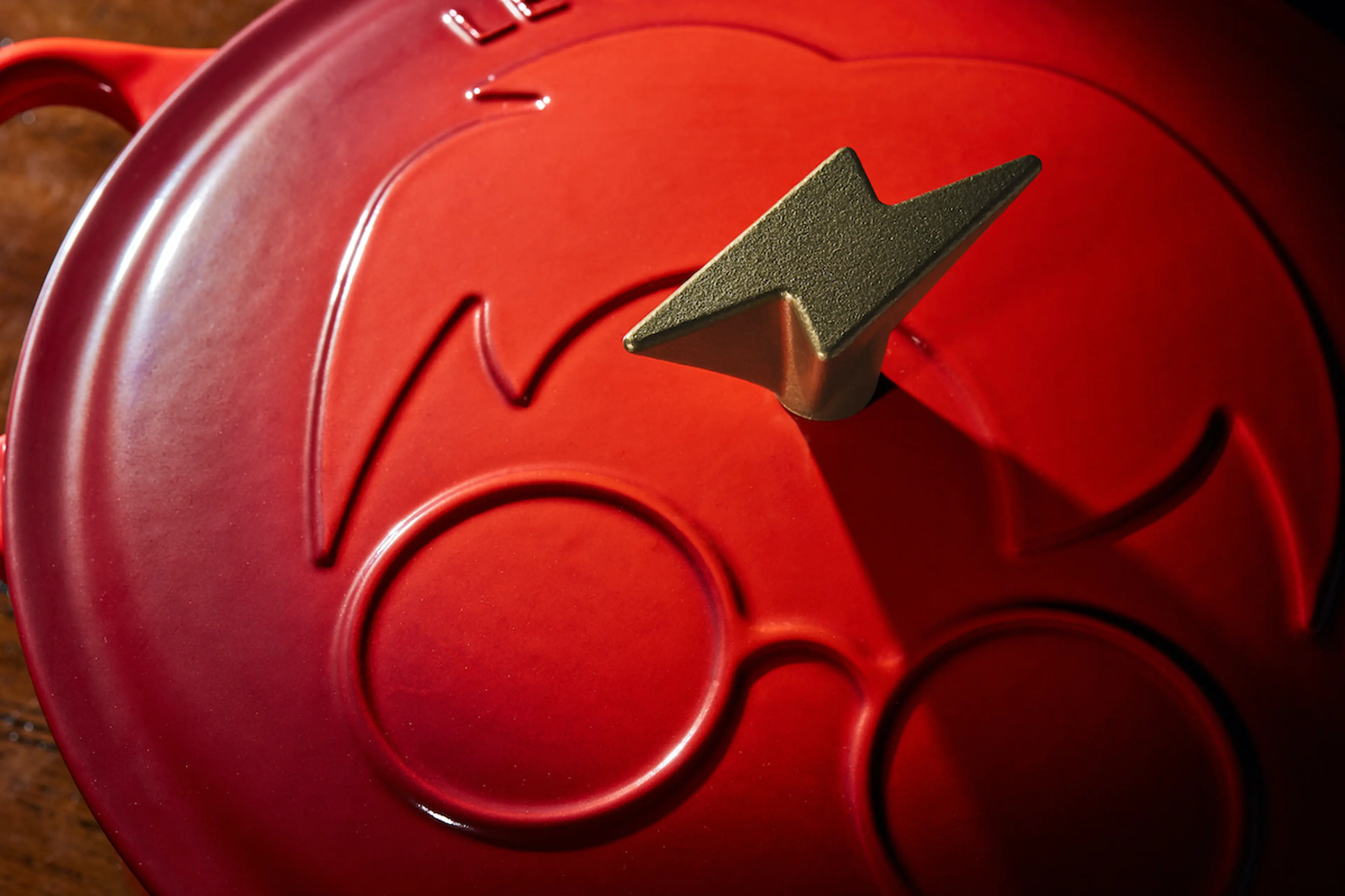 ハリーポッター fakes ハリー・ポッターのキッチンアイテムがキャンプに良さげ！子どもと魔法で味付け！？【ル・クルーゼとコラボ】 | キャンプ・アウトドア情報メディアhinata