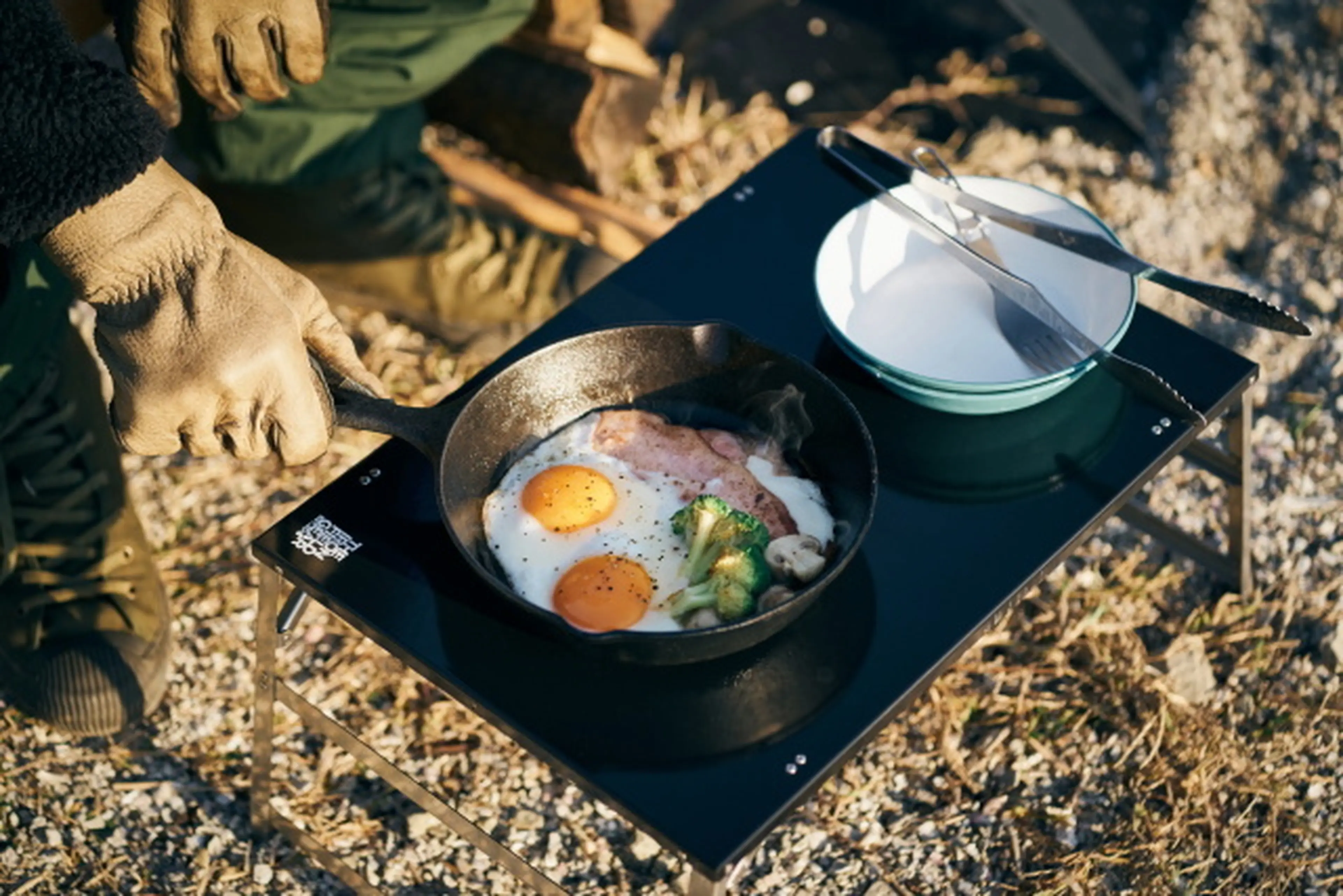完売必至】ありそうでなかった「ホーローミニテーブル」がMakuakeで