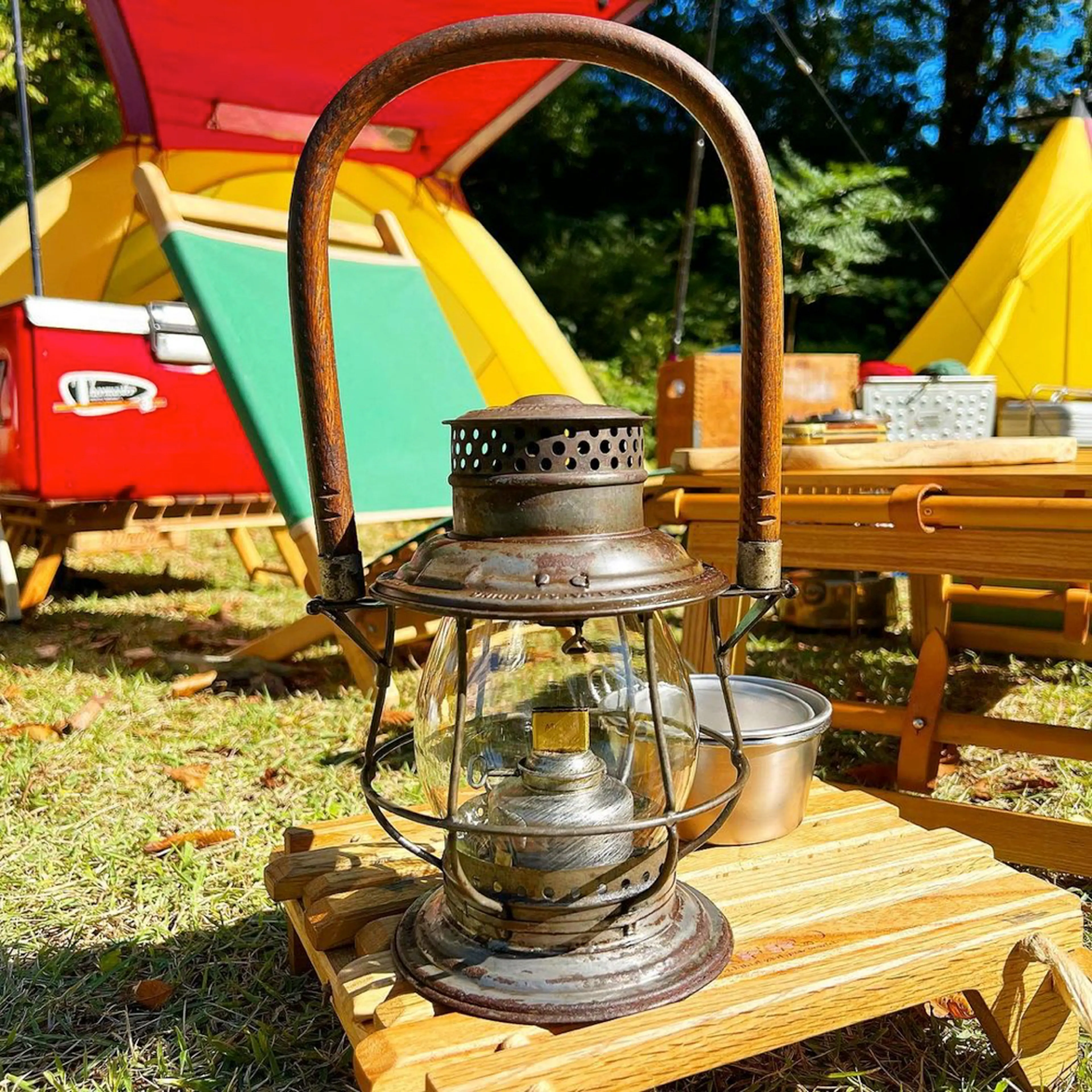 キャンプの輪】アメリカンヴィンテージに囲まれて。古い道具と外遊びを