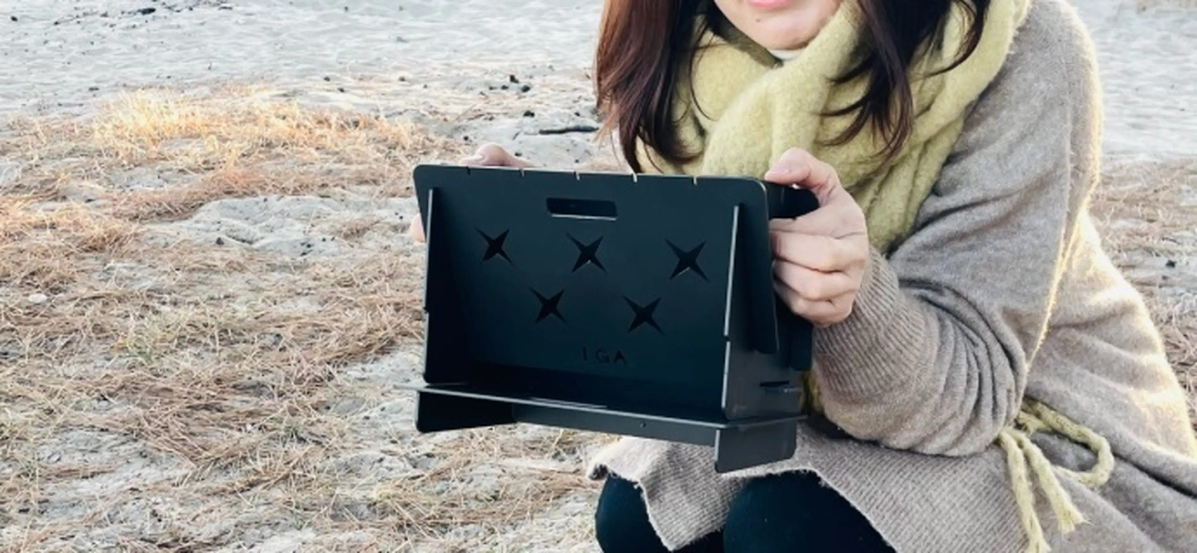 忍者の里・伊賀で生まれたコンパクト焚き火台「火術ソロ」が女性