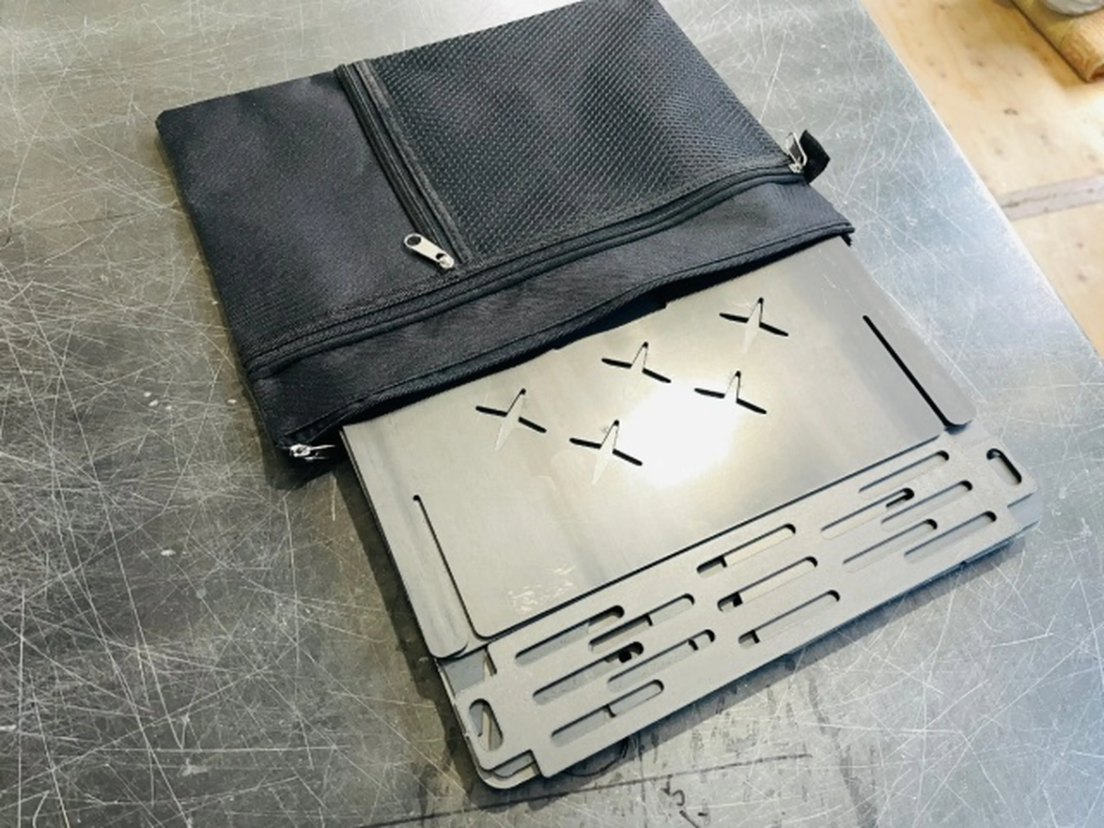 忍者の里・伊賀で生まれたコンパクト焚き火台「火術ソロ」が女性