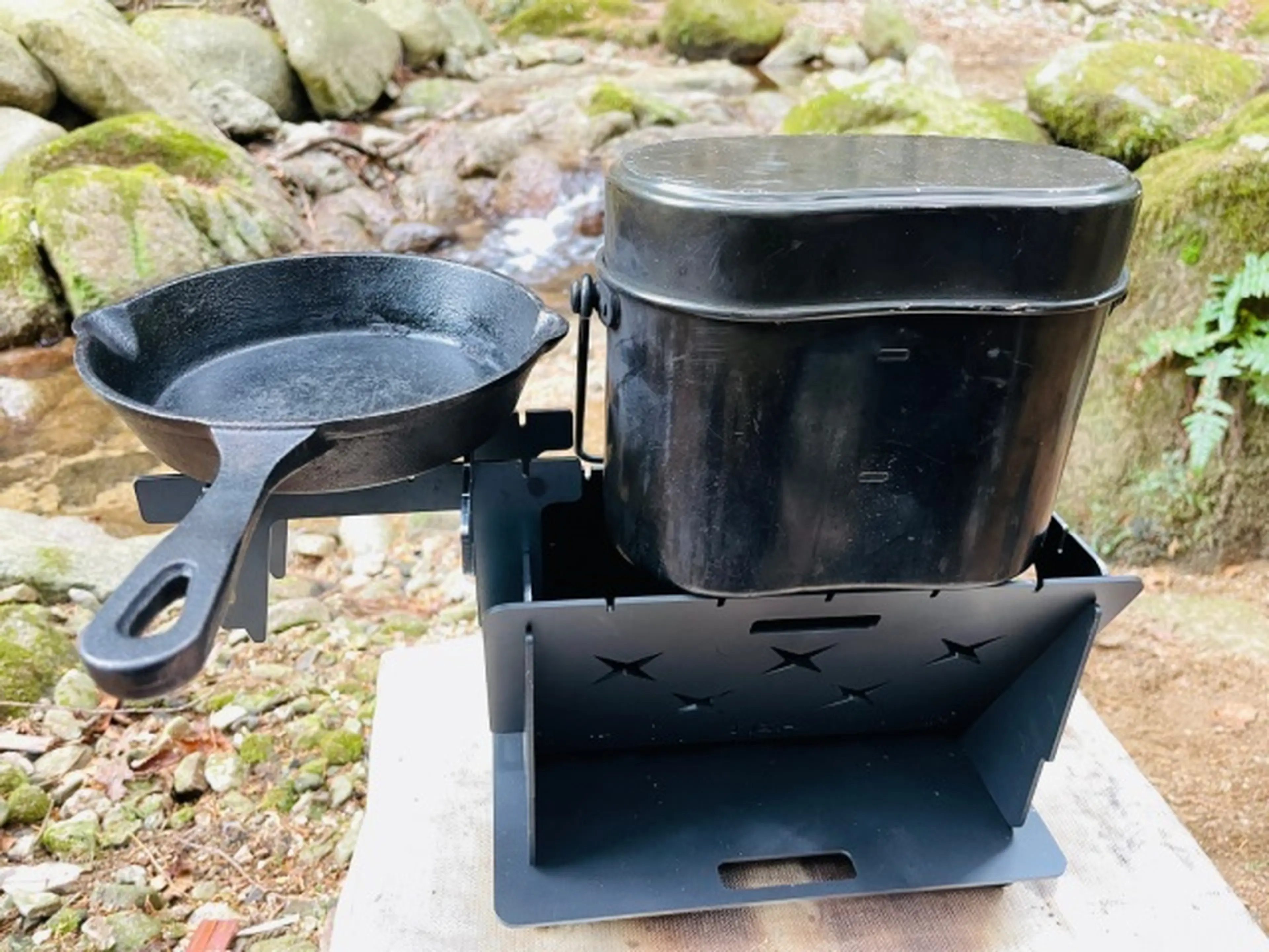 忍者の里・伊賀で生まれたコンパクト焚き火台「火術ソロ」が女性