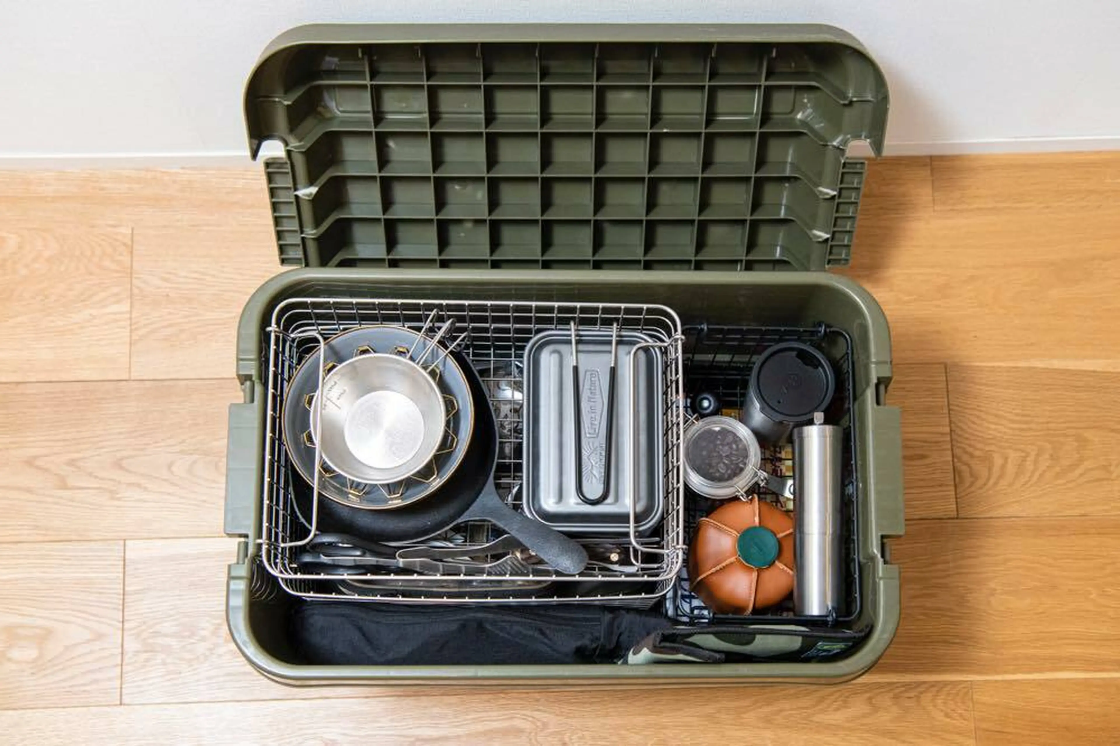 キャンプ用品収納はボックスとカゴで「小分けする」が正解！上級者の