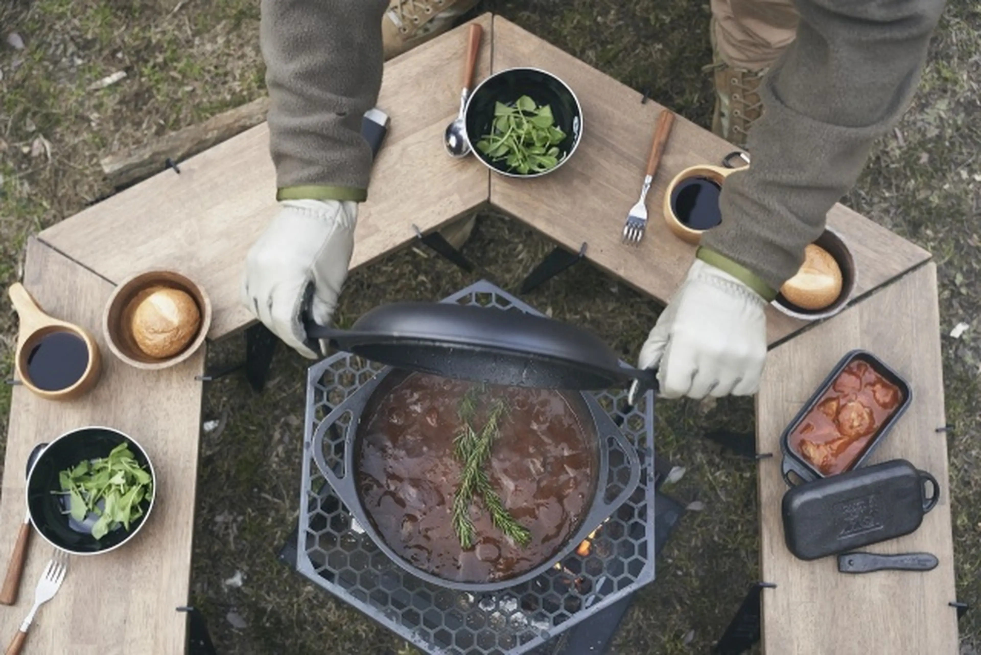 CAMP TOOLSとTHE IRON FIELD GEARが最強コラボ！ガシッと使える