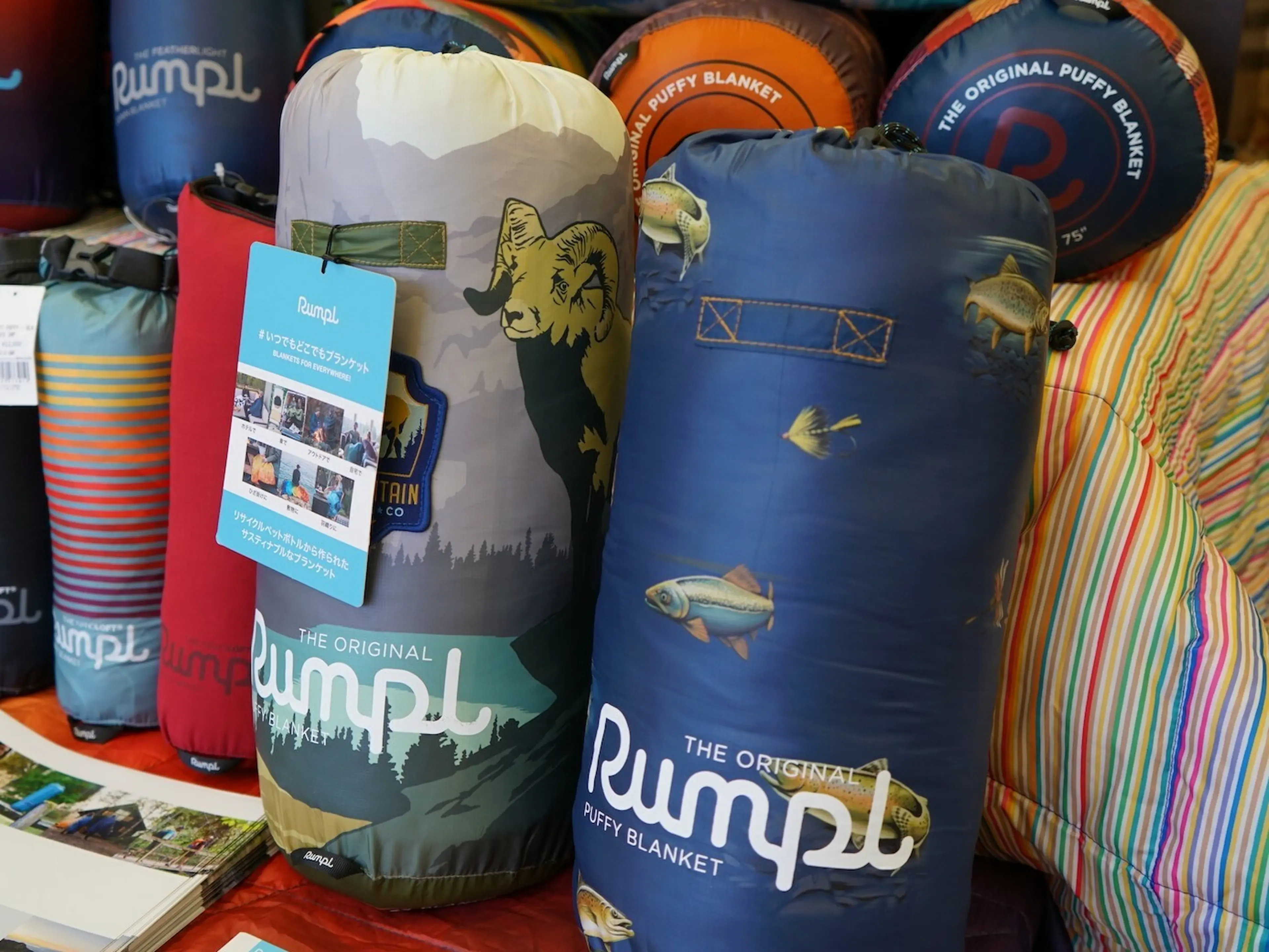 手のひらサイズに収納できる「ランプル」のブランケット！個性的な