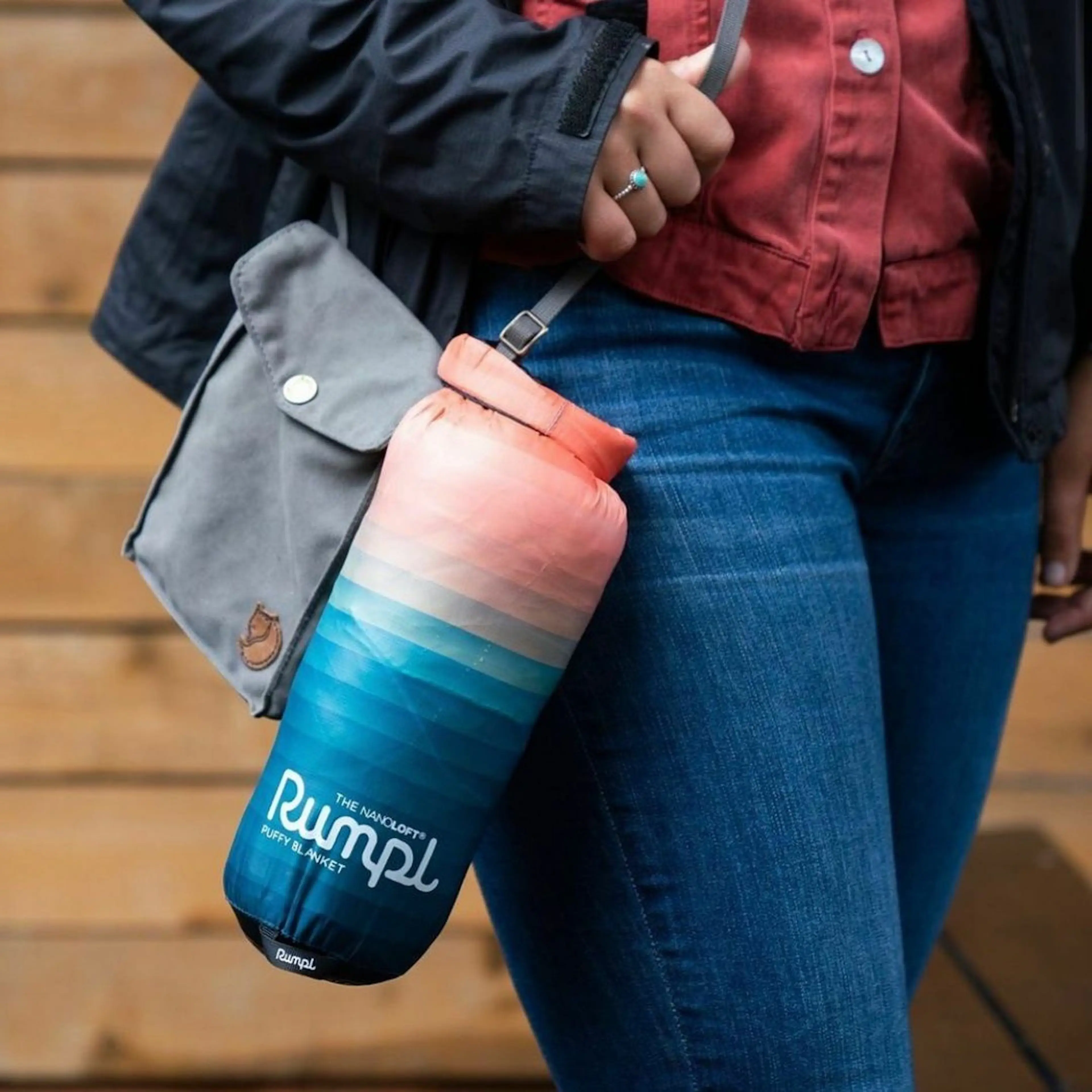 手のひらサイズに収納できる「ランプル」のブランケット！個性的な