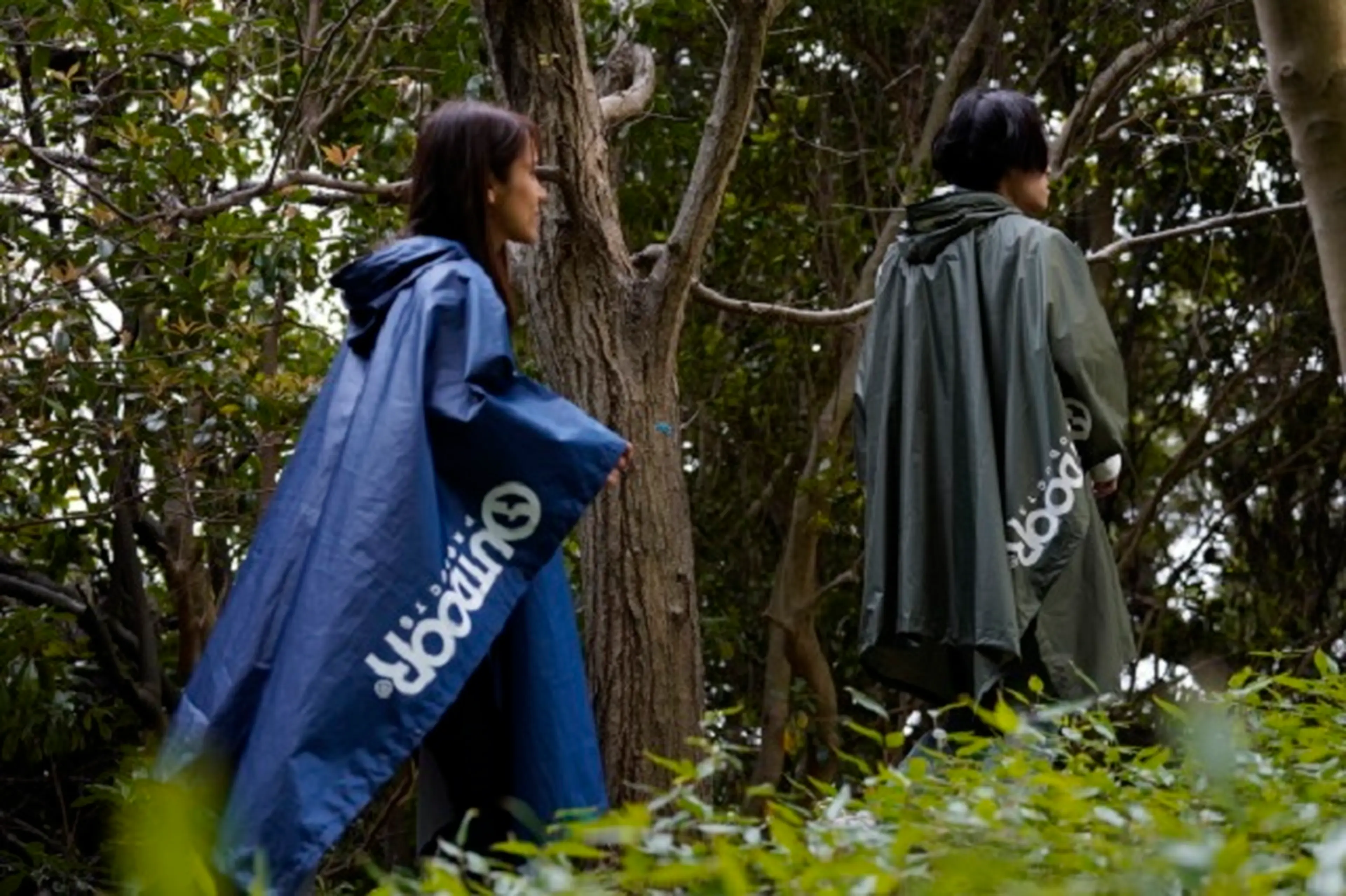 1着5役！？アウトドアプロダクツの多機能ポンチョ「バーサタイル