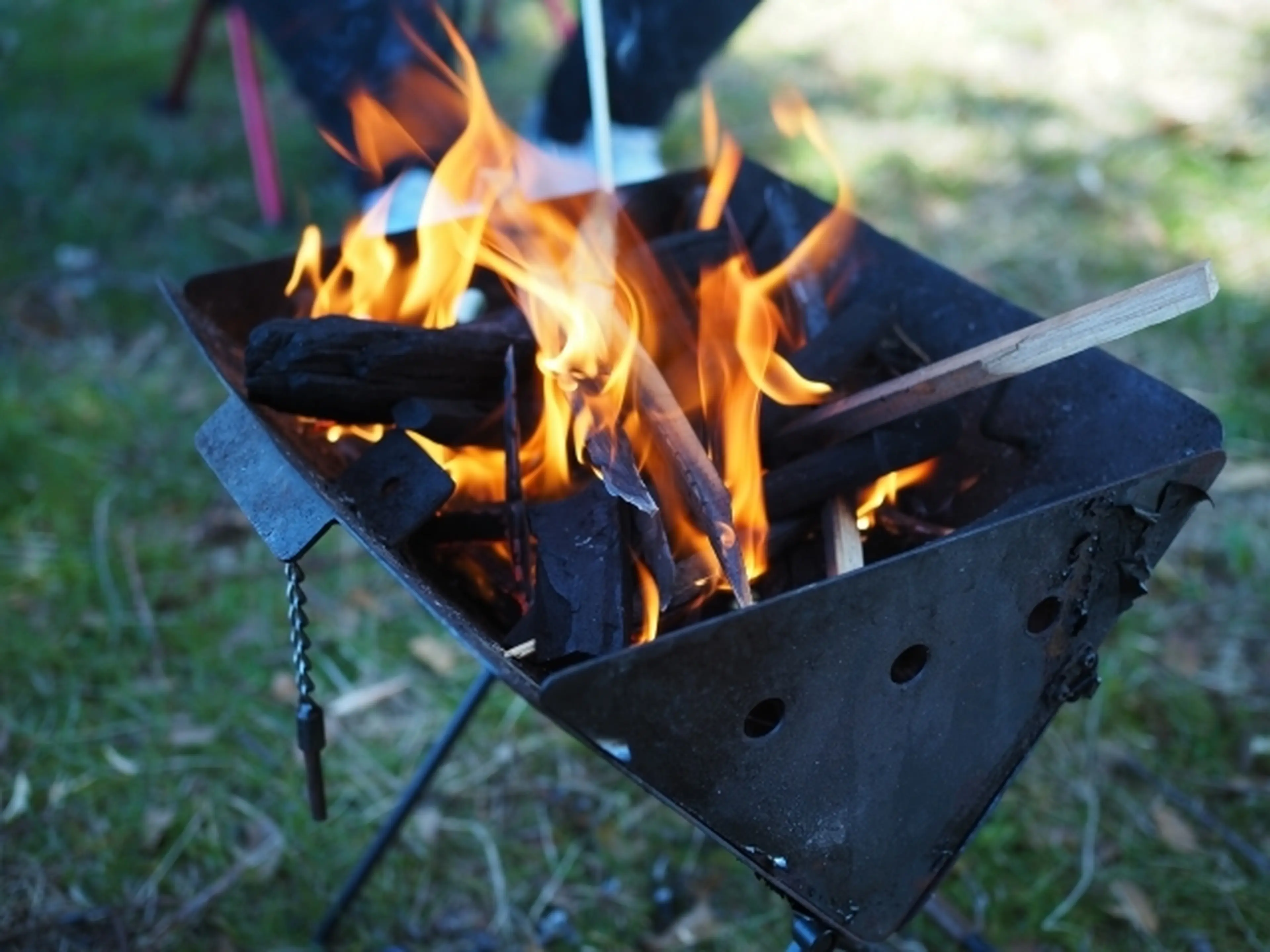 夏でも焚き火を楽しみたい！】ニトリのコスパ抜群な焚き火グッズ7選