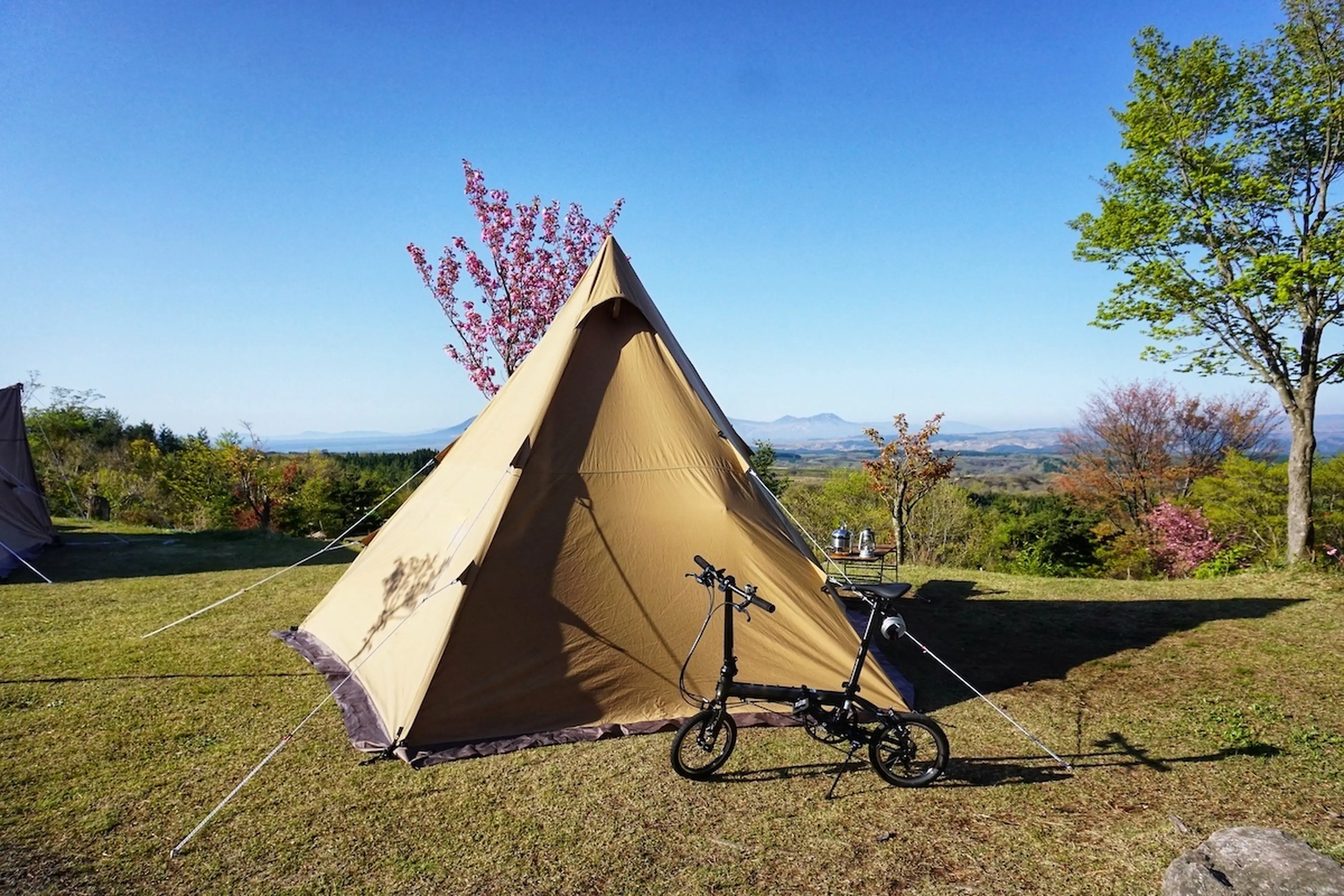 今日のキャンプ用語辞典】今さら聞けない「ティピーテント」とは