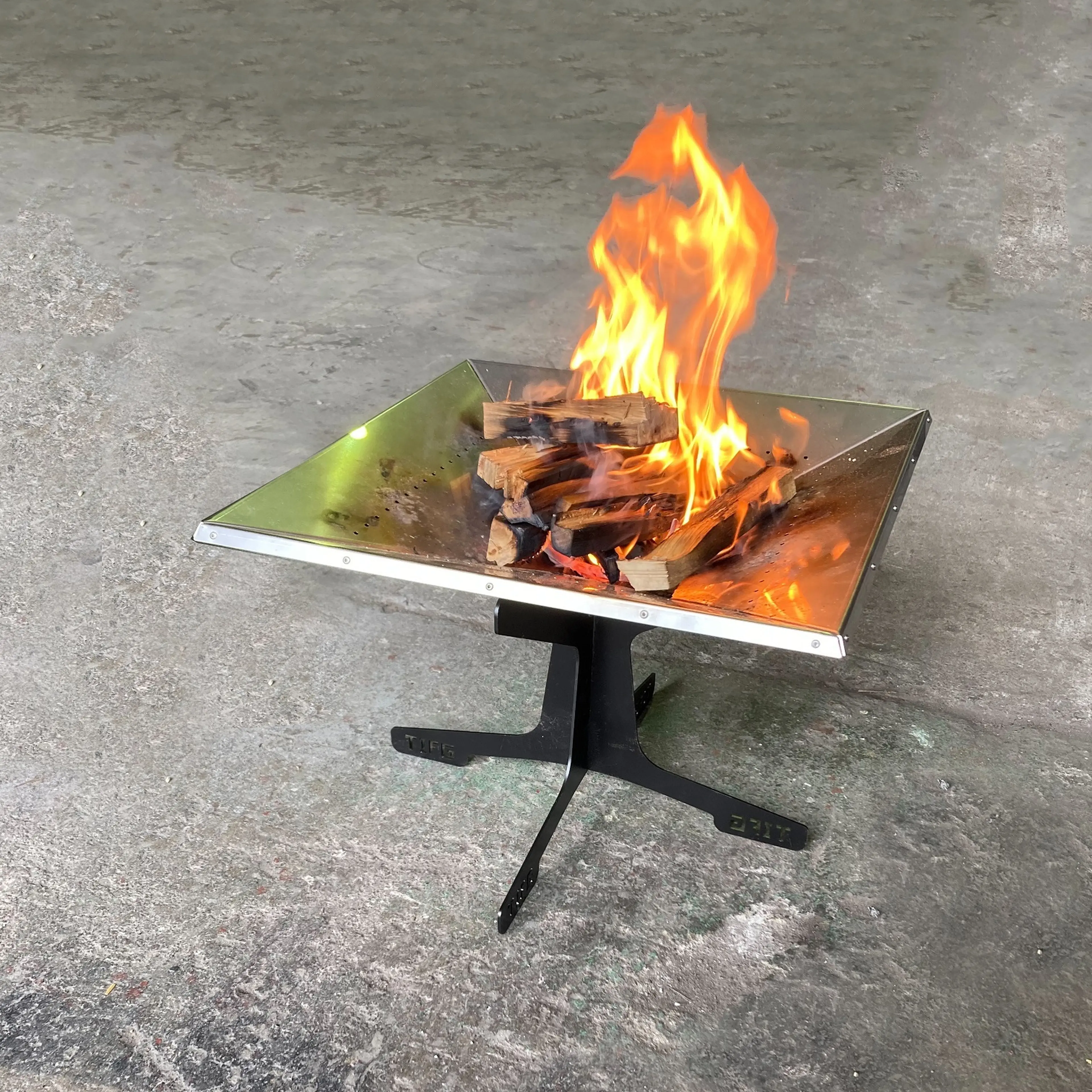 未使用】TAKI BE CAN 薪ストーブ焚き火台