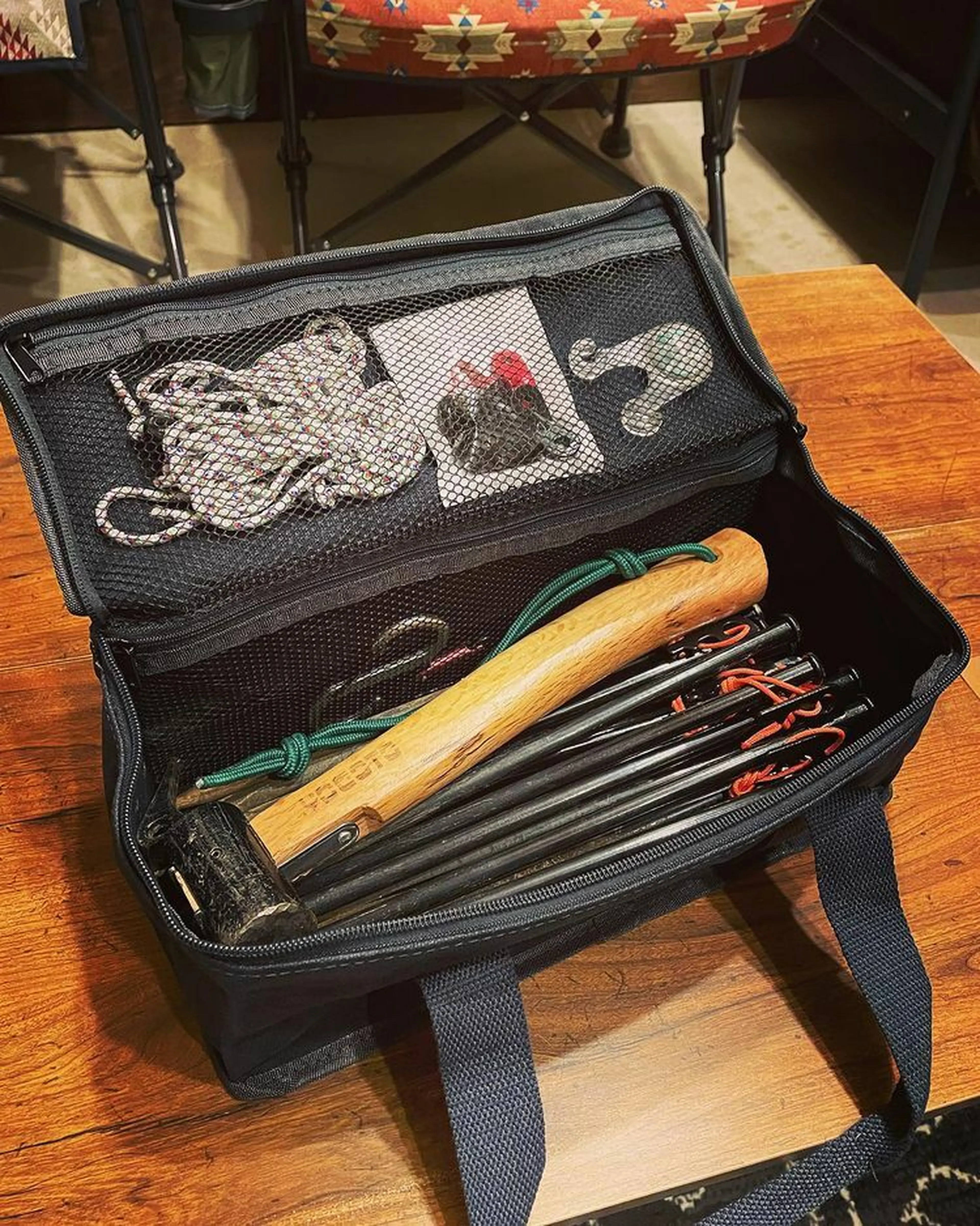 ワークマンの「パラフィン帆布シリーズ」で収納革命！？薪もペグも