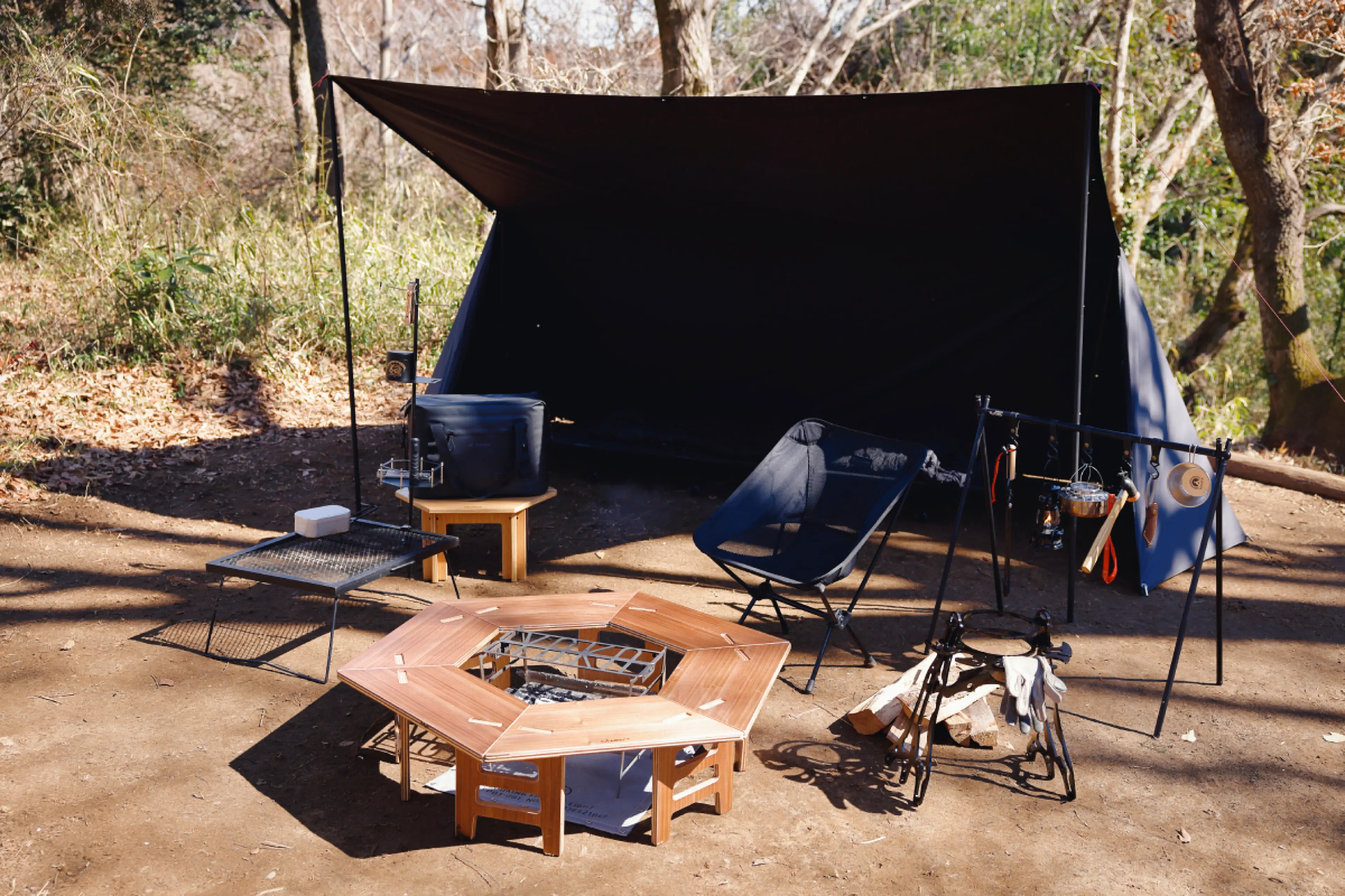 機能美の鬼！“2WAY”で収まらない職人ワザのウッドテーブル | キャンプ