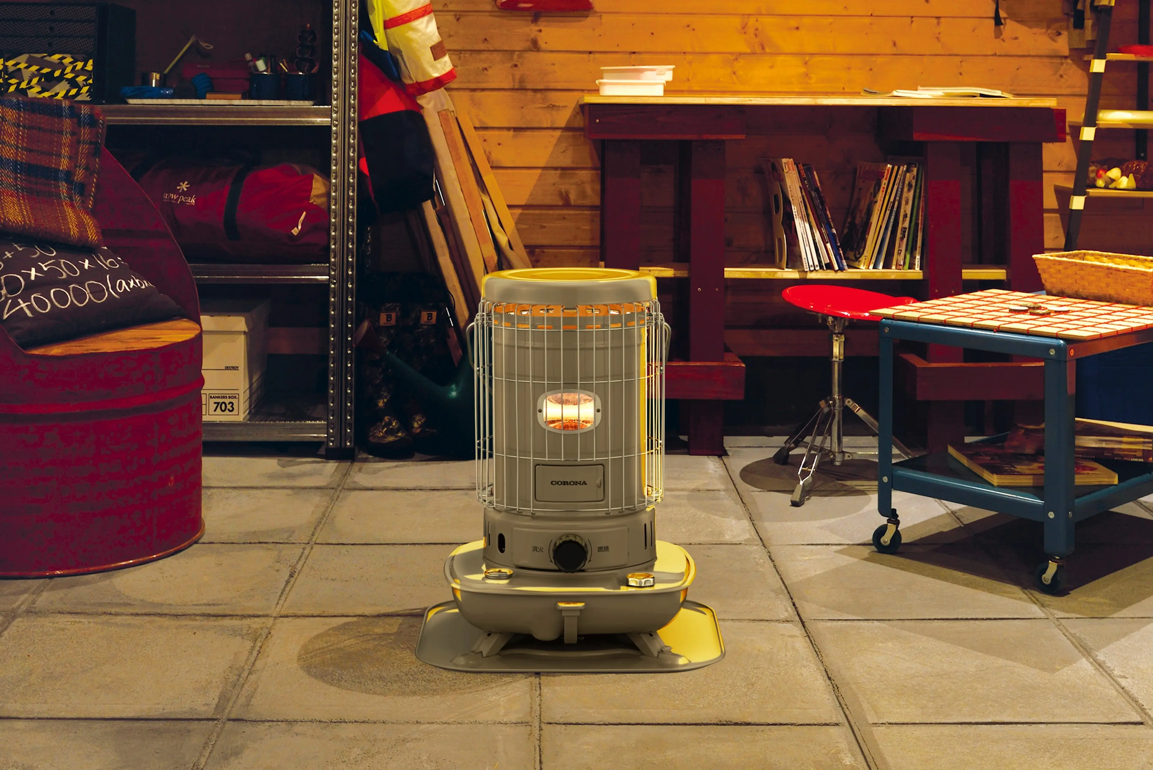 リビングに「定位置」のあるシアワセ。焚き火を囲むぜいたくをおうちで