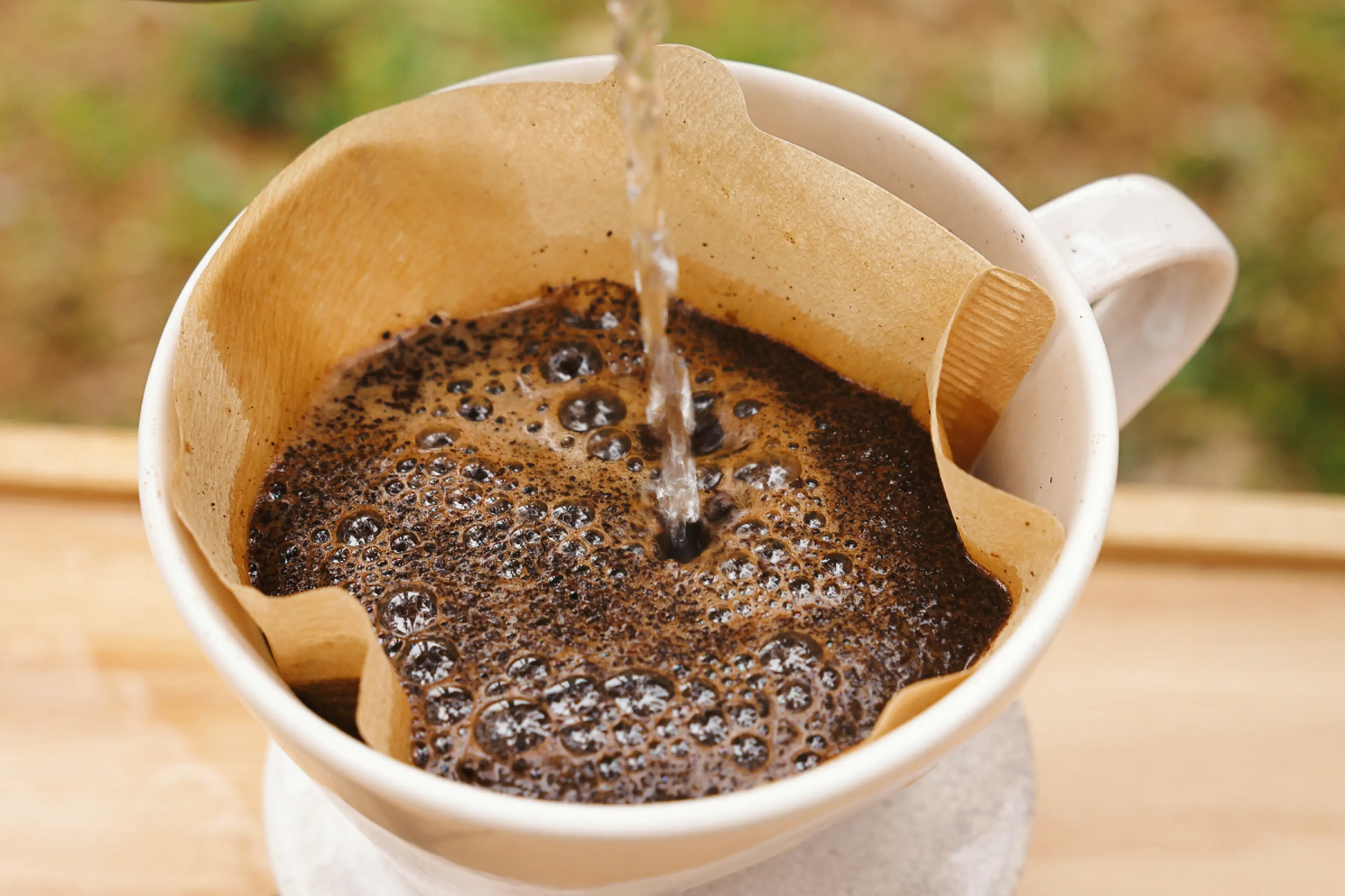 【すばる】bisetti コーヒーミル&豆保管容器　オリーブ 豆を切る」から香りが違う！キャンプのコーヒータイムを極める高級手動